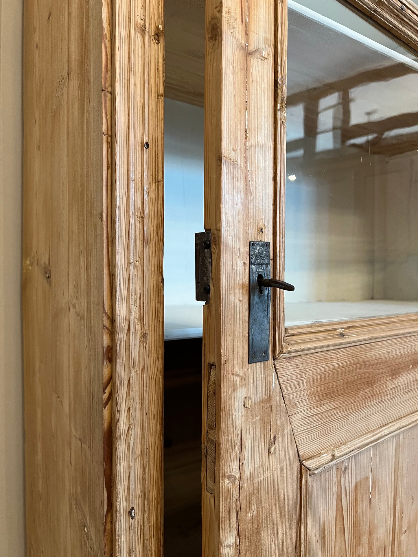 One Piece French Pine Hutch