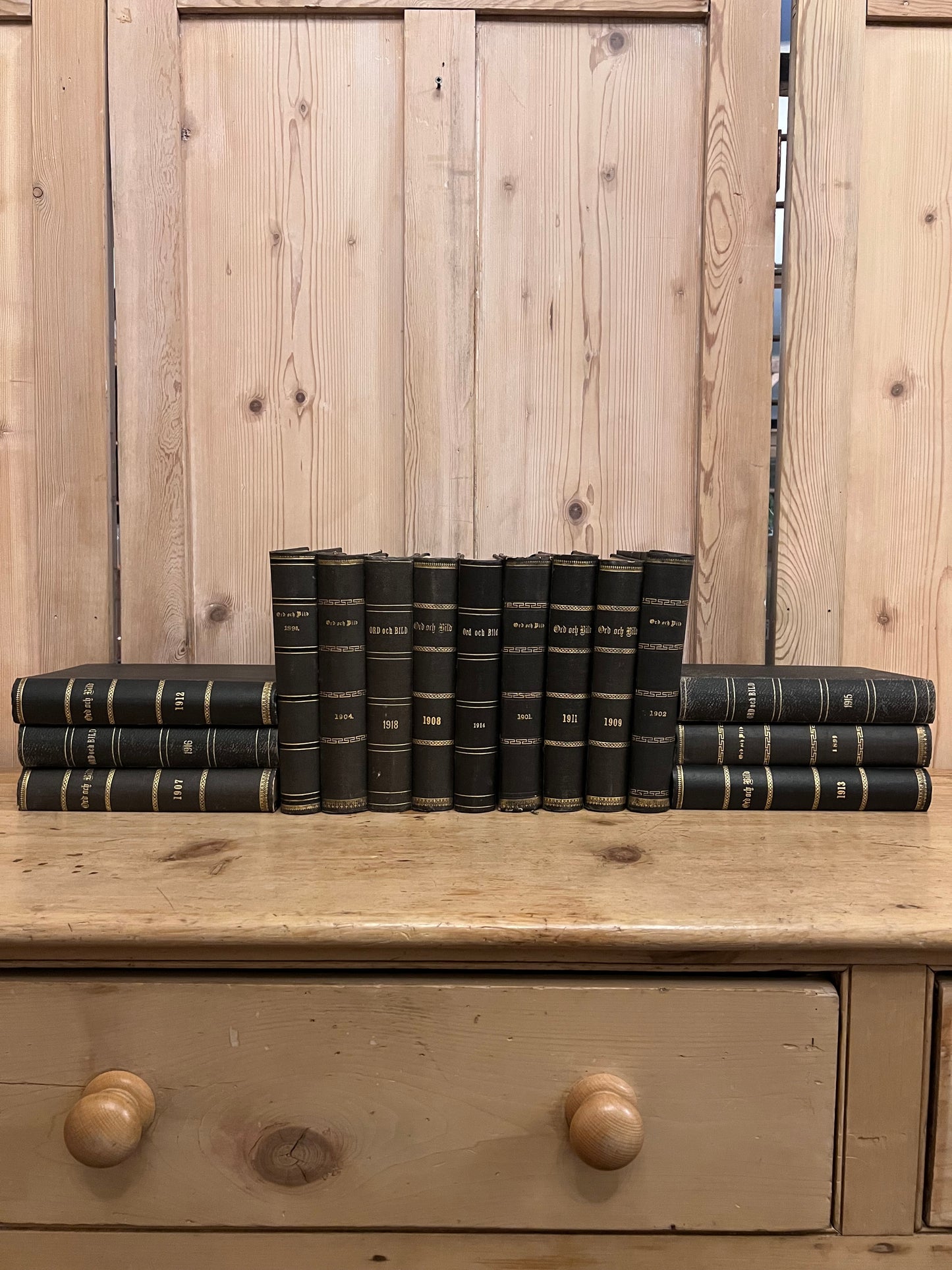 Swedish Gold Spine Book - Black Edition
