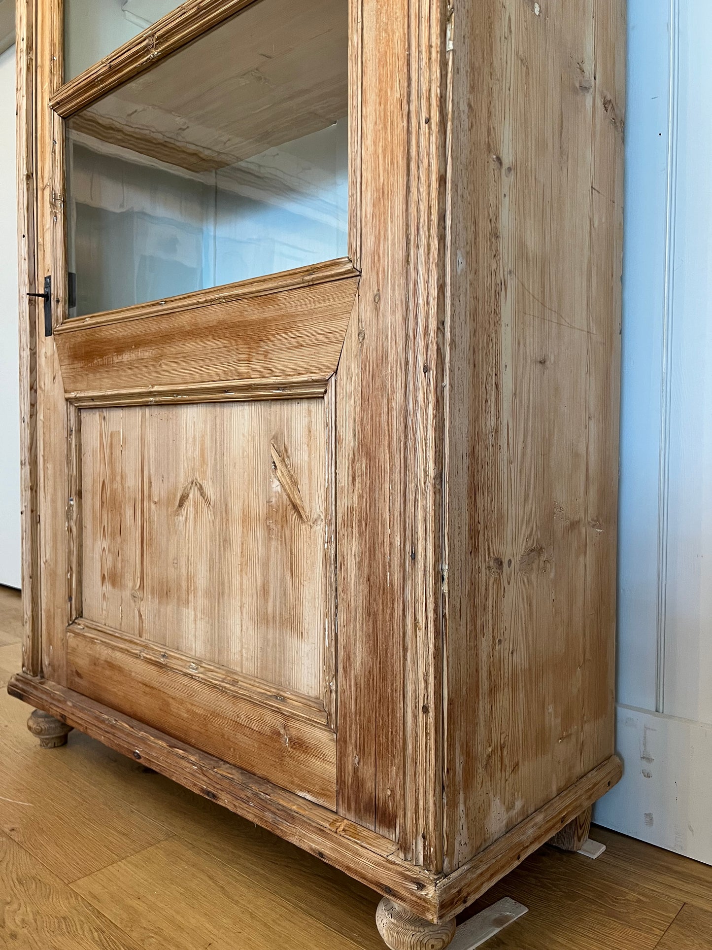One Piece French Pine Hutch