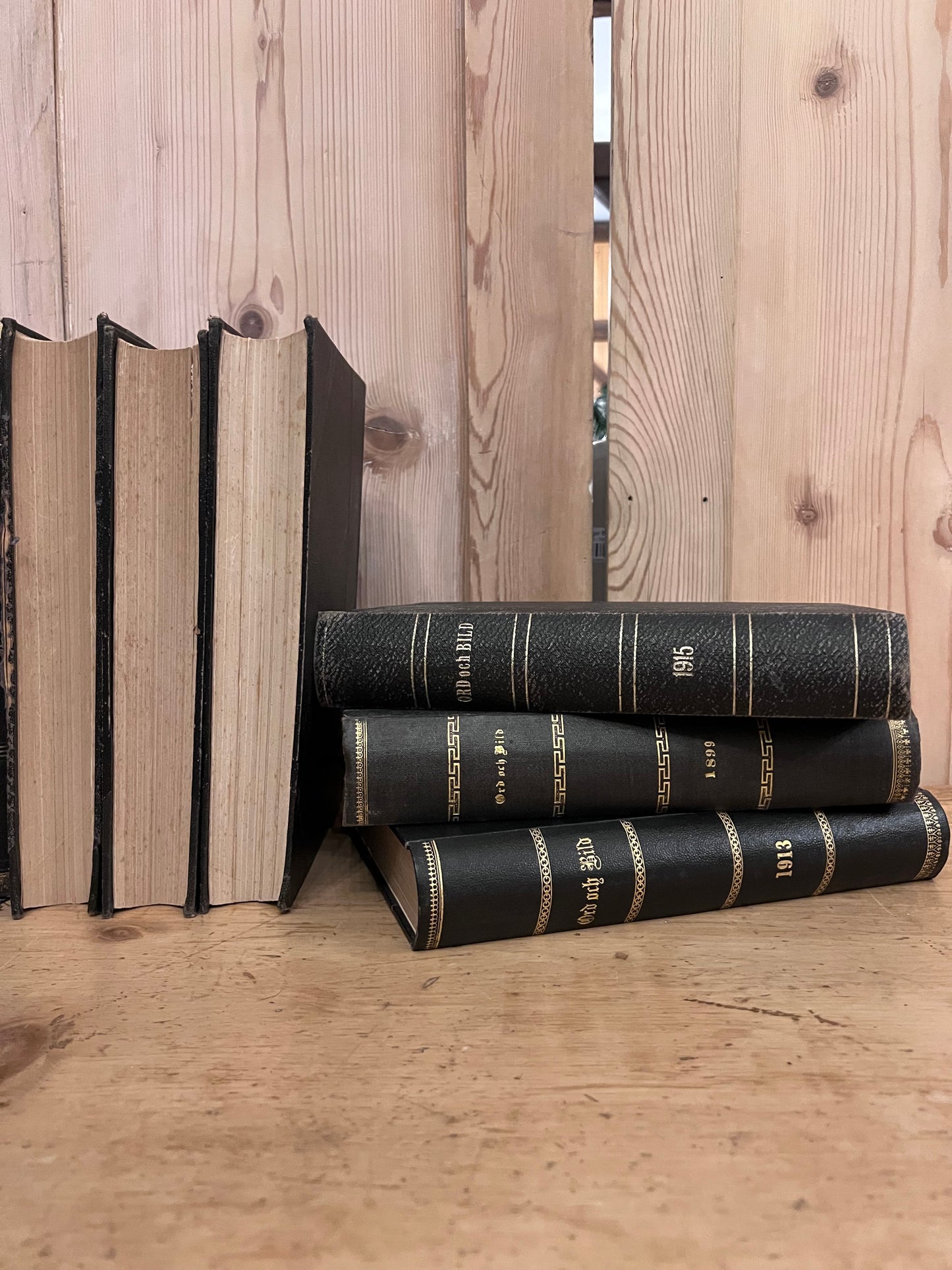 Swedish Gold Spine Book - Black Edition