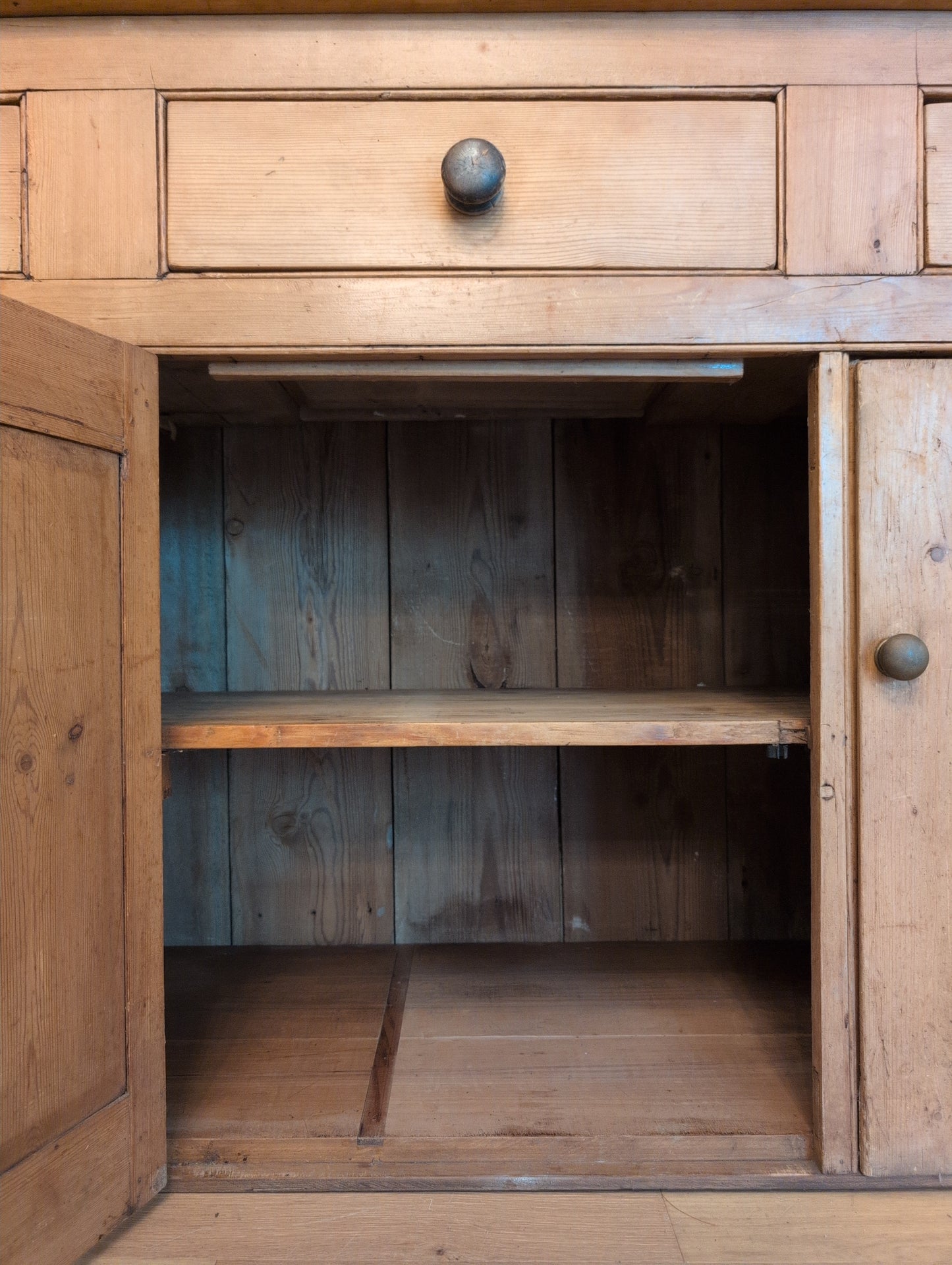 Majestic English Pine Hutch