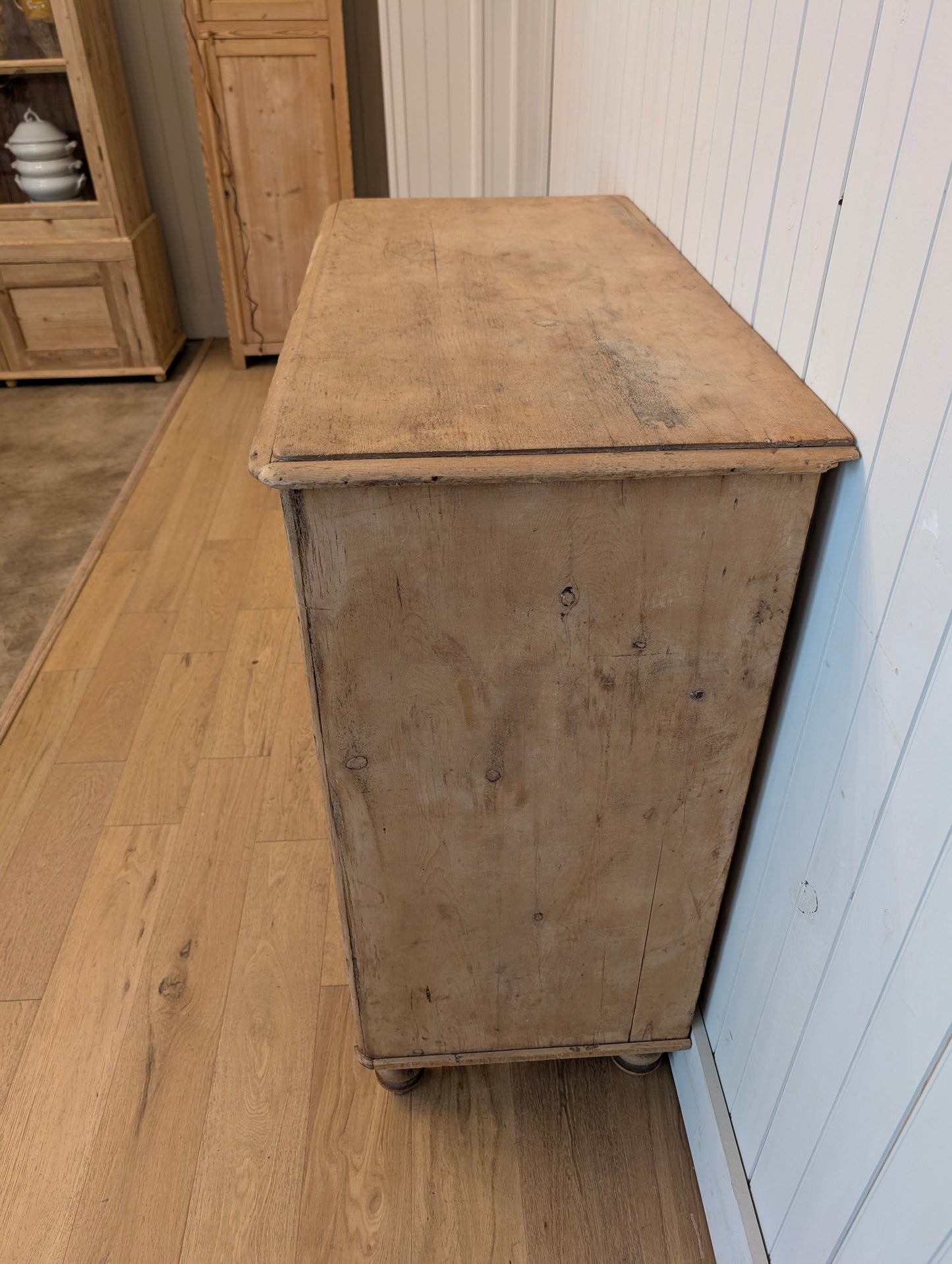 2 Over 4 Chest of Drawers - Removable Feet