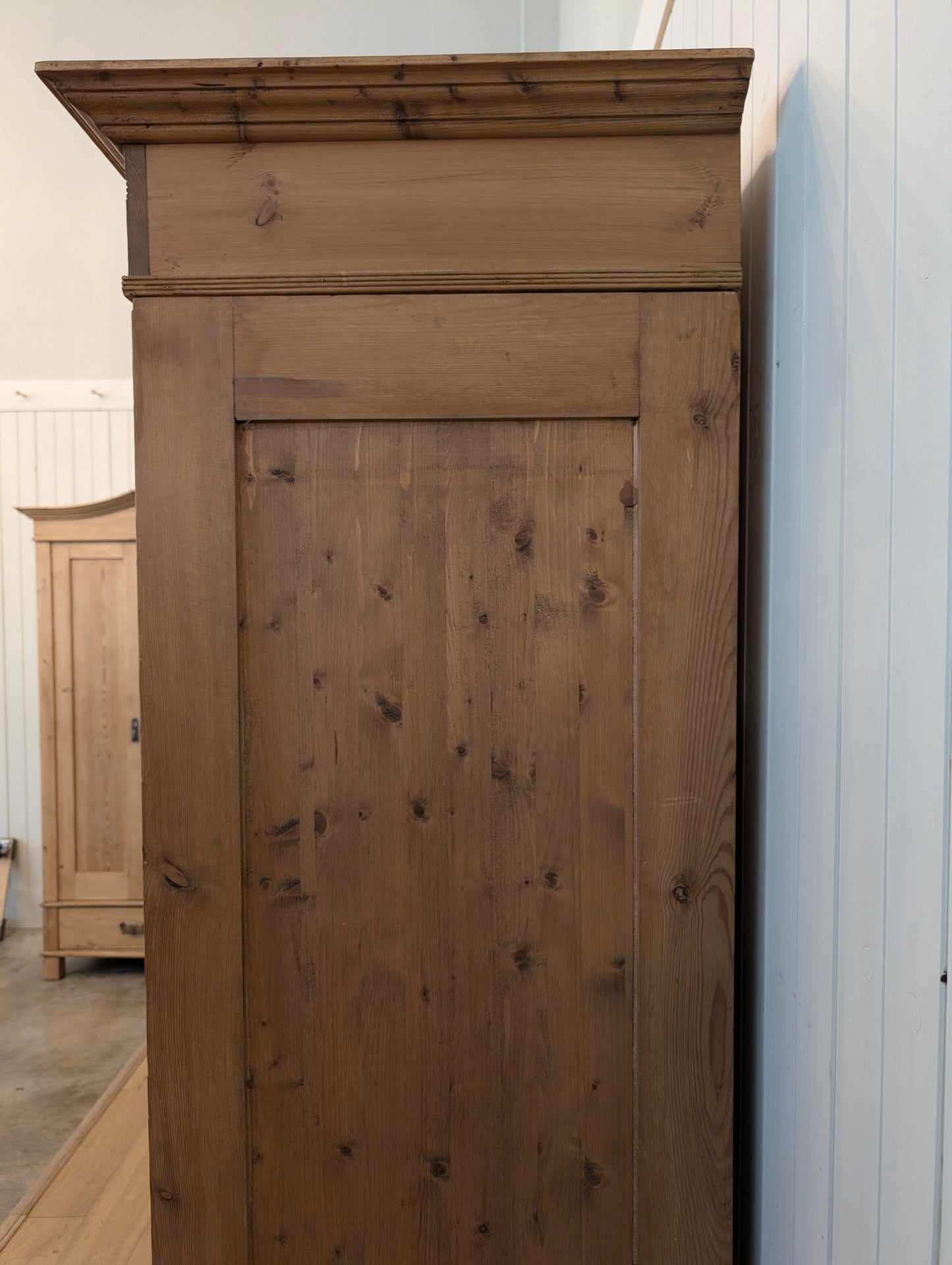 Scandinavian Knockdown Wardrobe w/Mirror