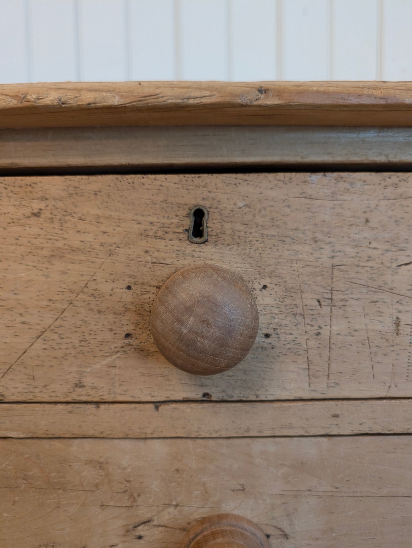 2 Over 4 Chest of Drawers - Removable Feet