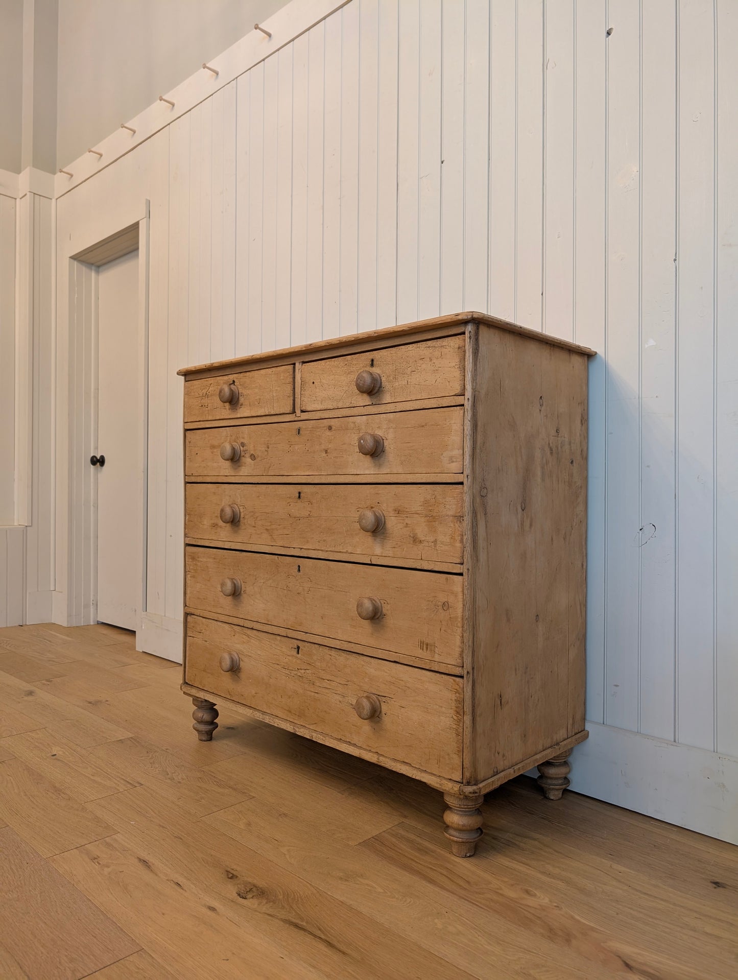 2 Over 4 Chest of Drawers - Removable Feet