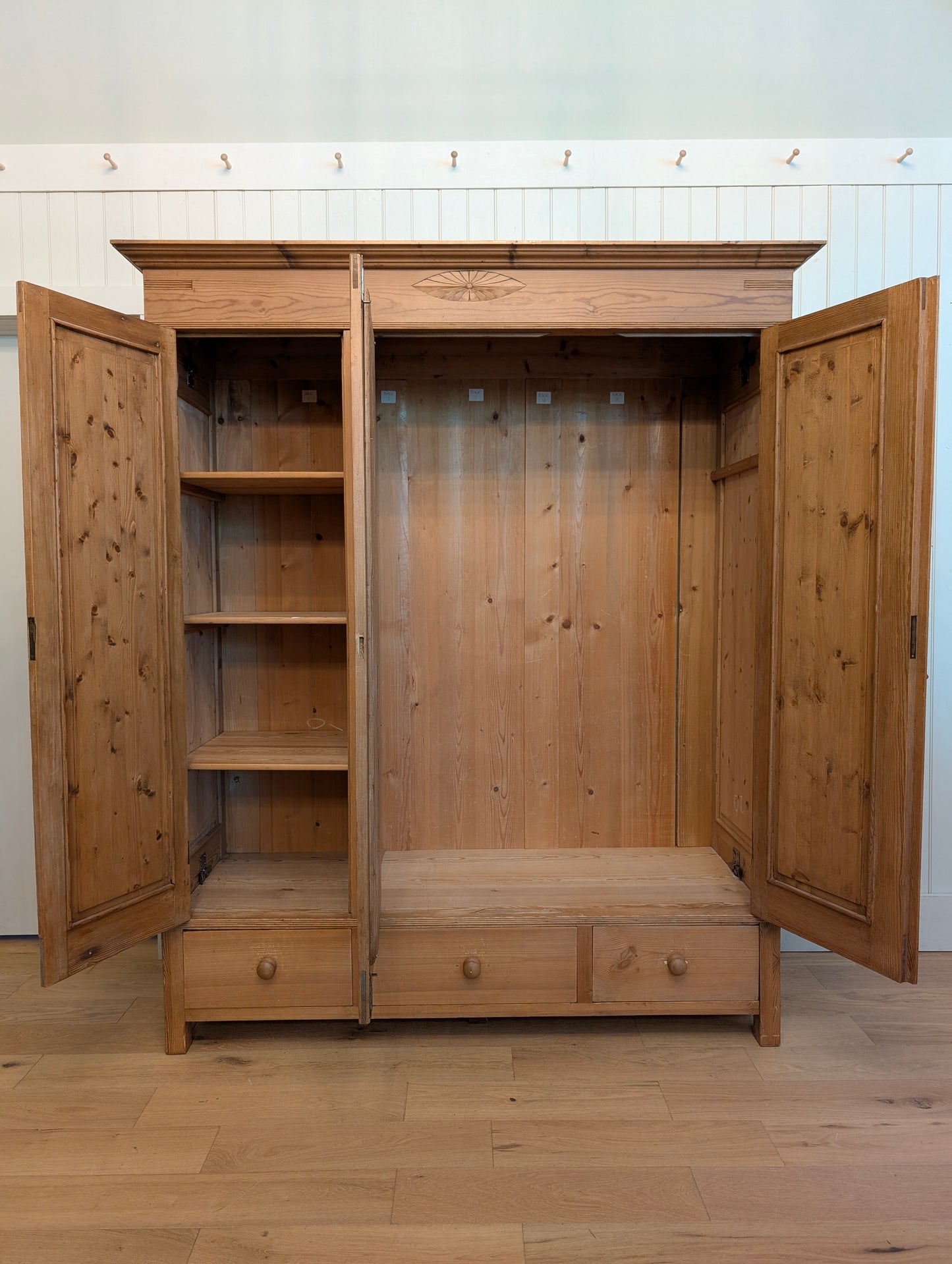 Scandinavian Knockdown Wardrobe w/Mirror