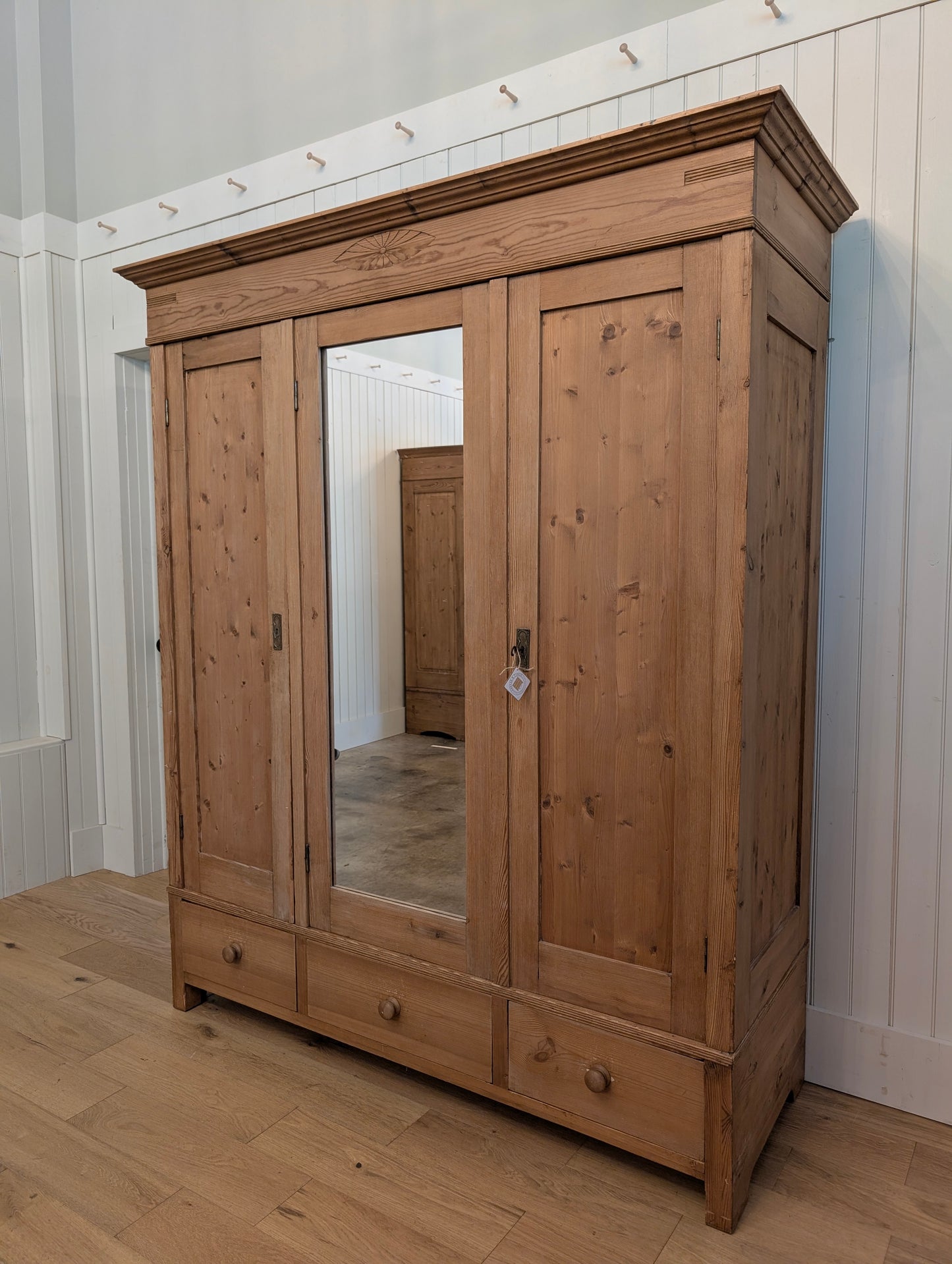 Scandinavian Knockdown Wardrobe w/Mirror