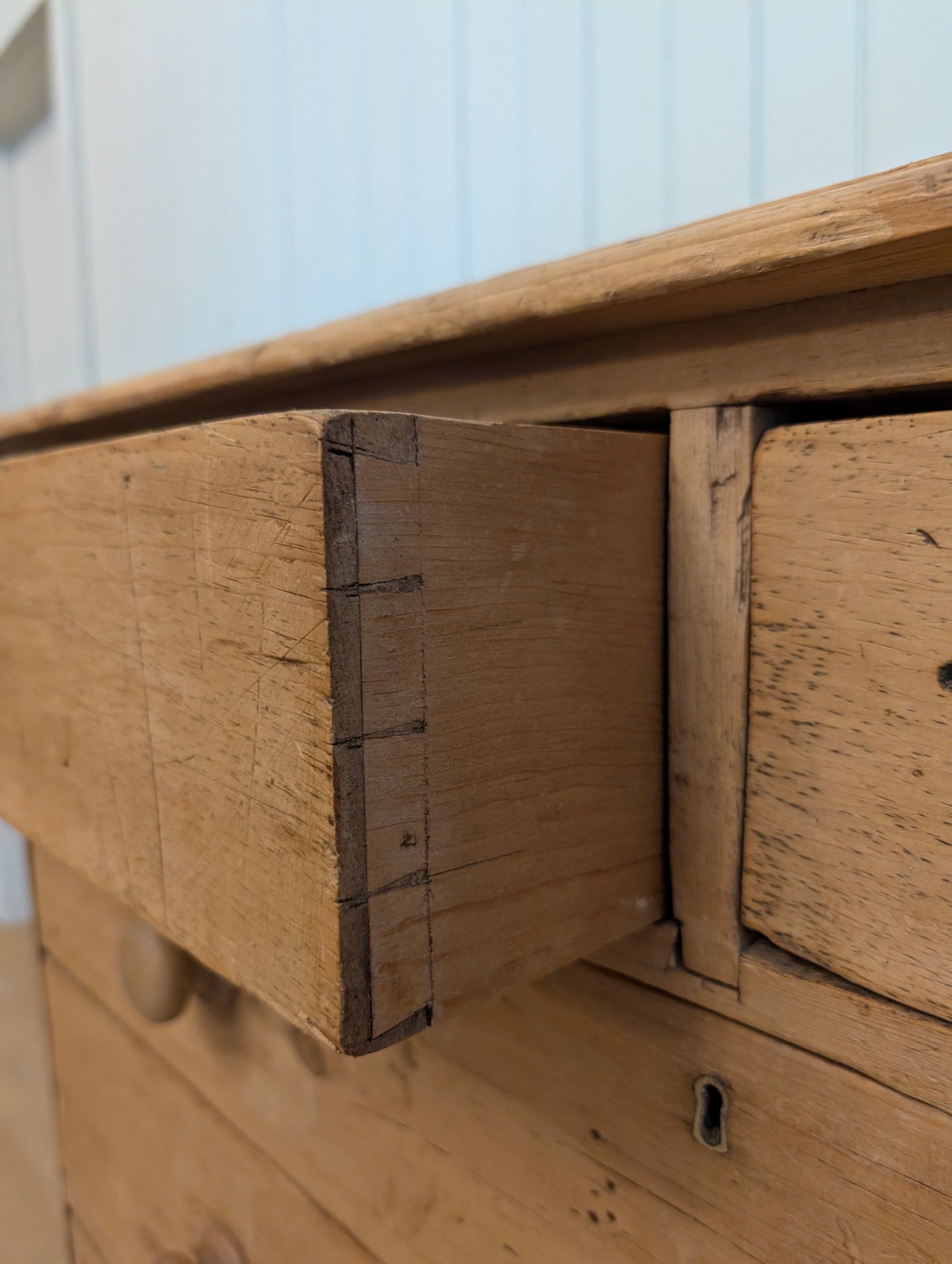 2 Over 4 Chest of Drawers - Removable Feet