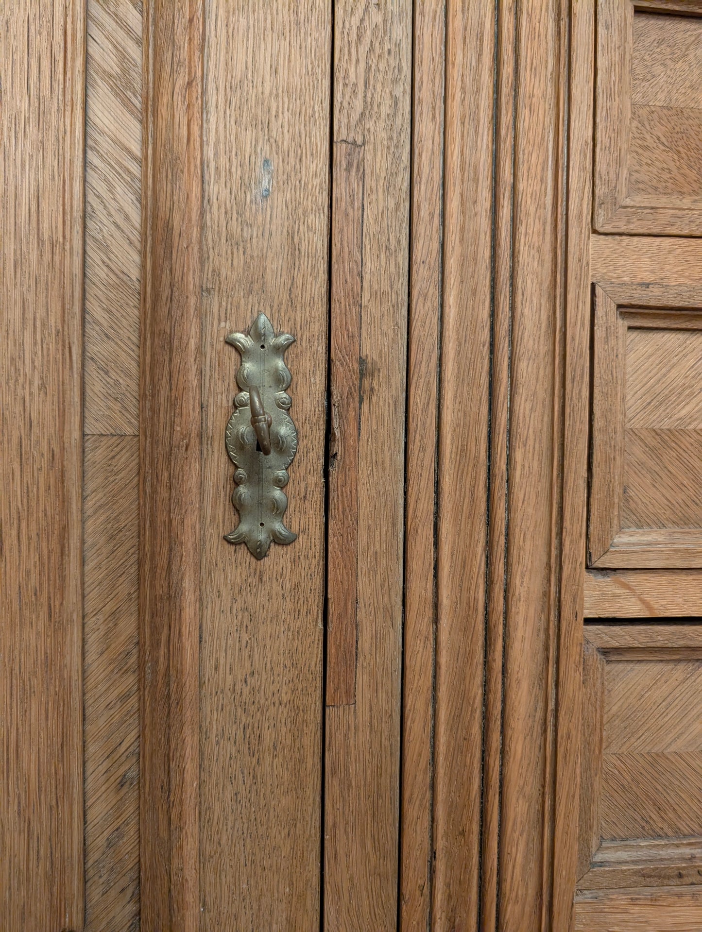 Arts and Crafts Oak Hutch