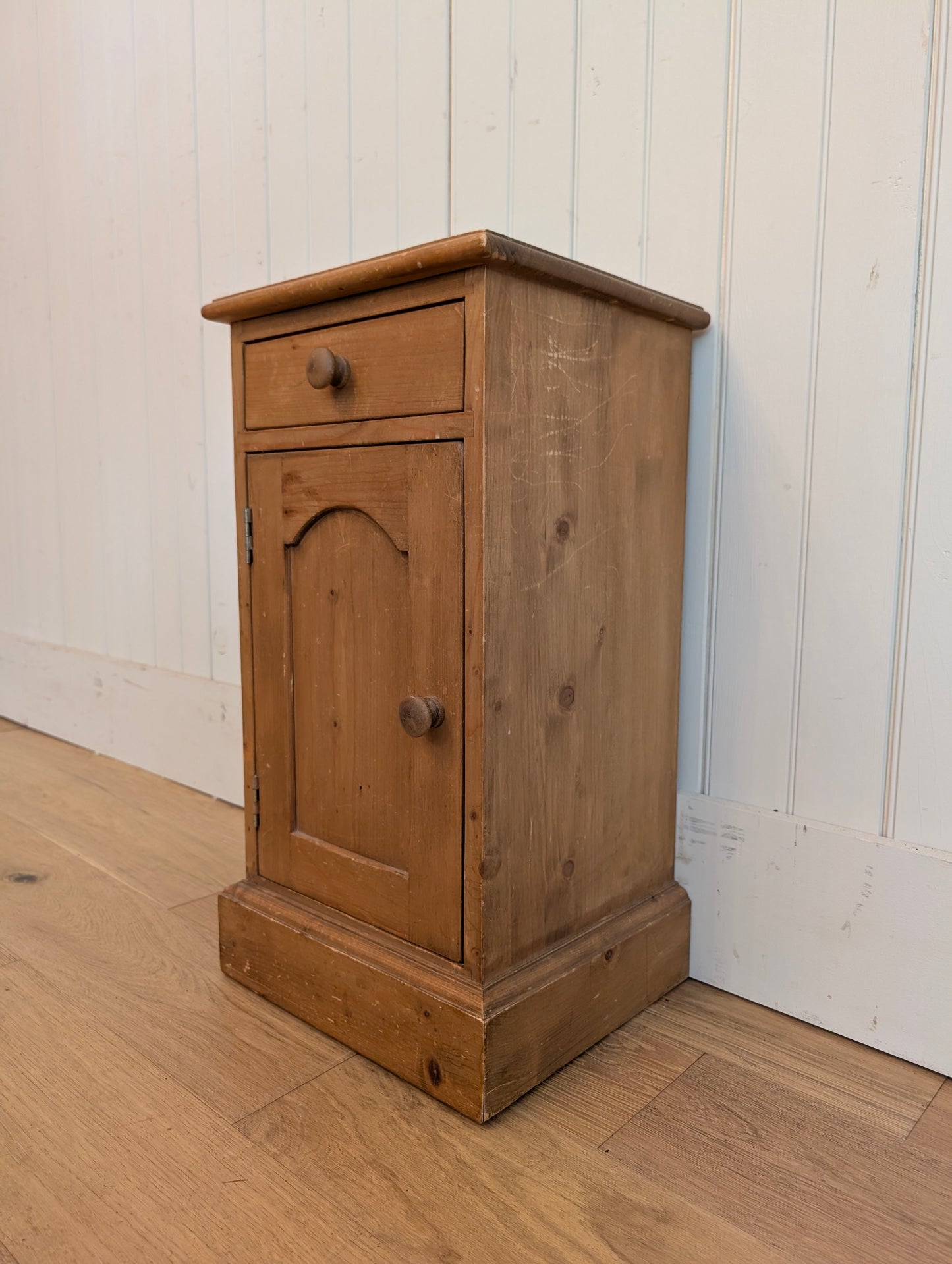 Single Door & Drawer Bedside Cupboard
