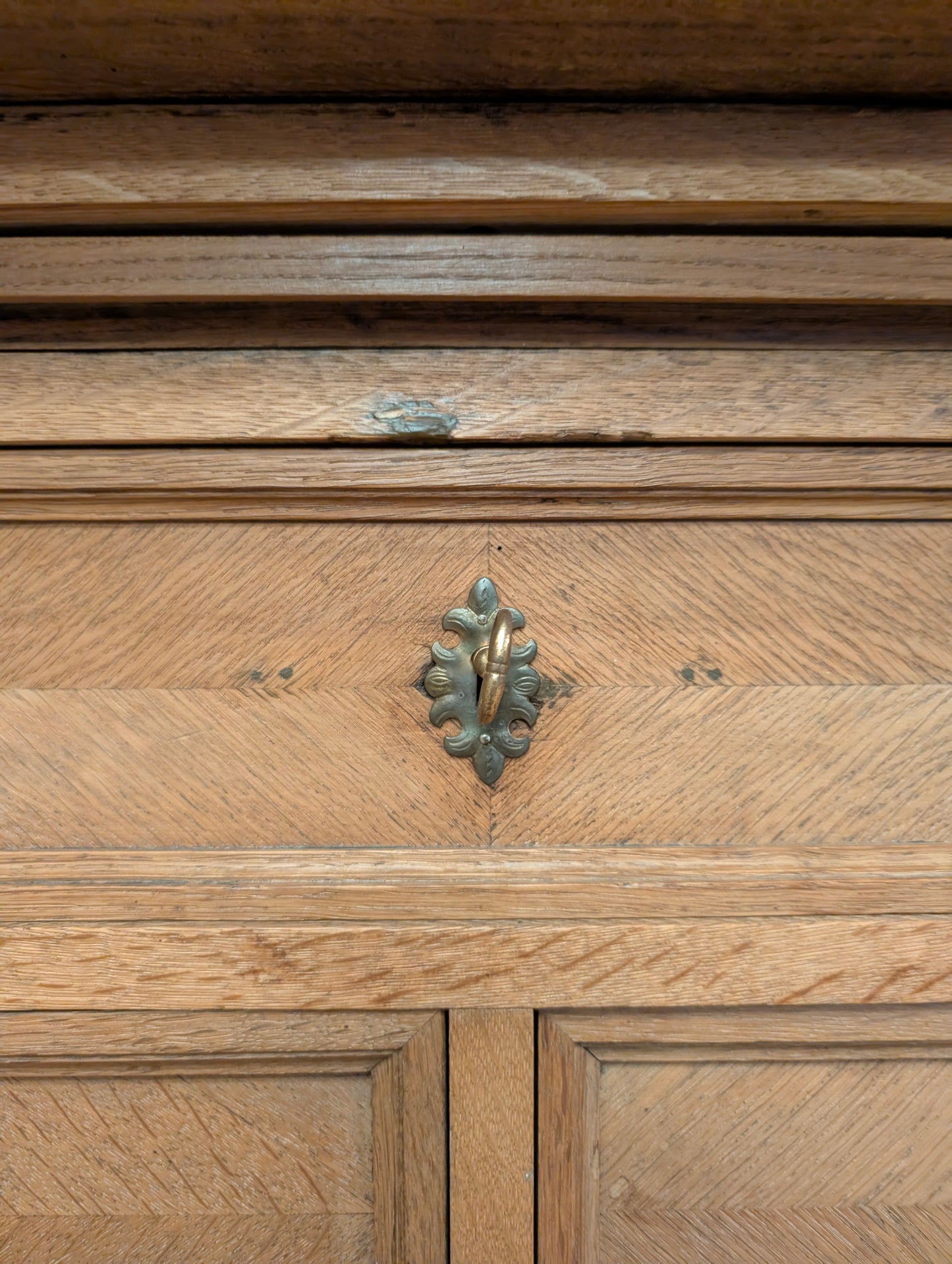 Arts and Crafts Oak Hutch