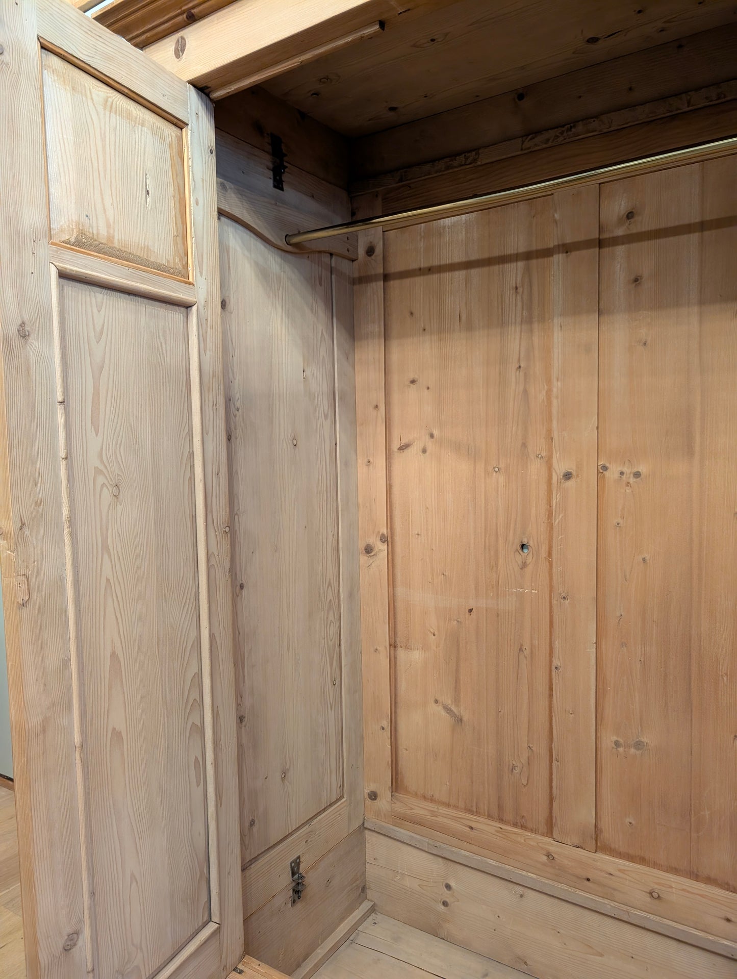Mellow Pine Triple Door Wardrobe w/Mirror