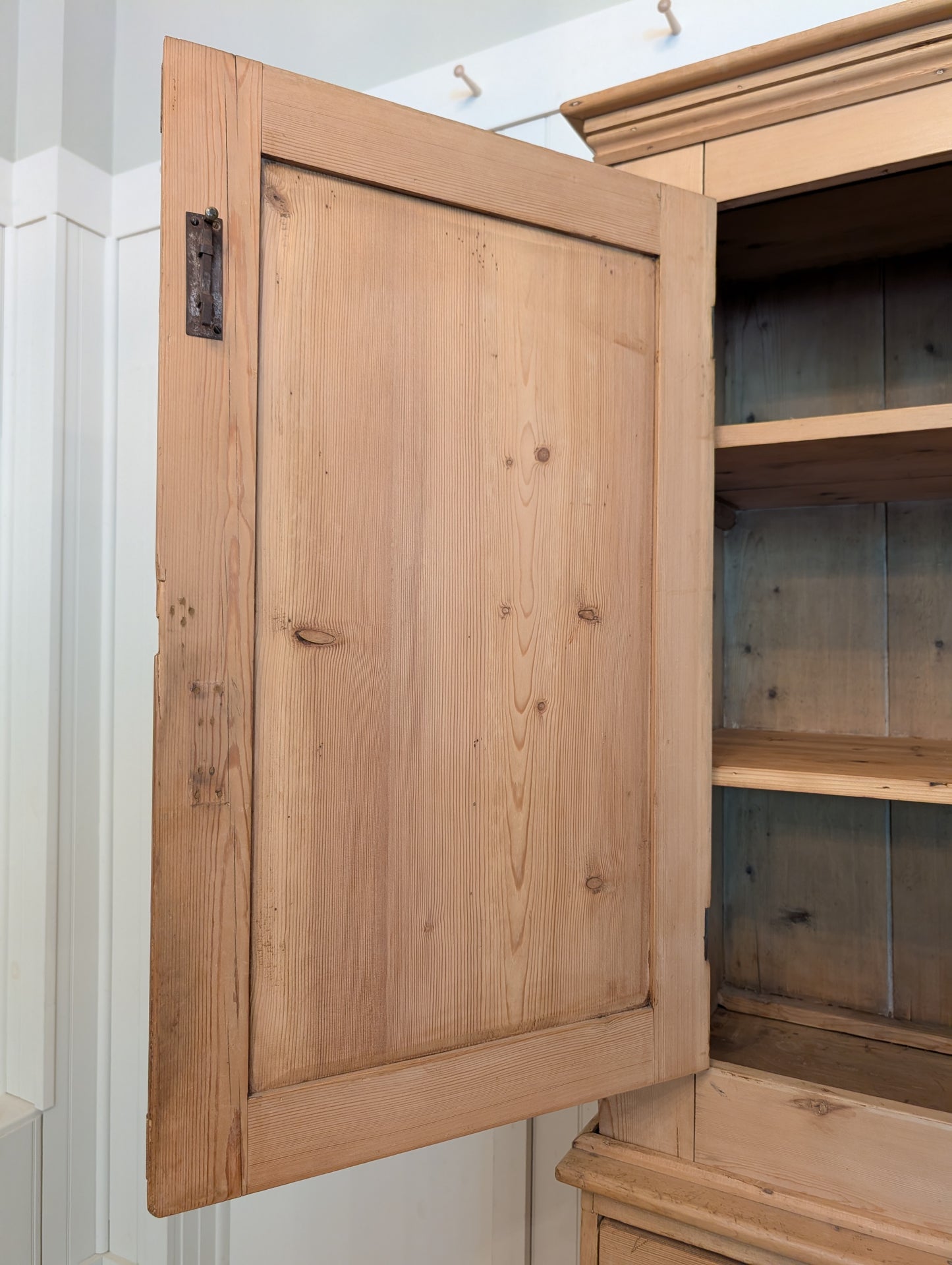 Mellow Pine Linen Press
