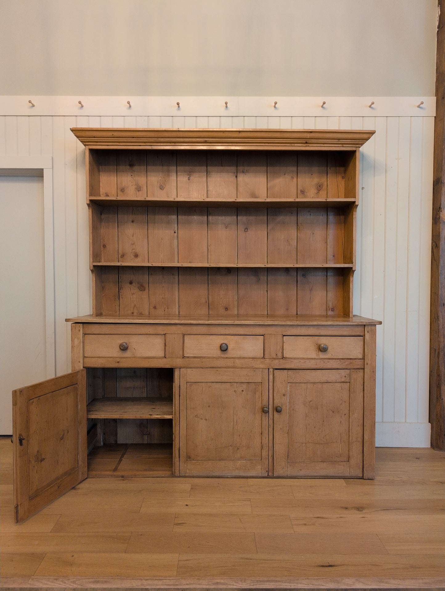 Majestic English Pine Hutch