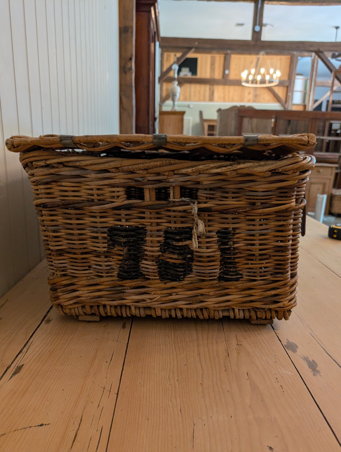 English Laundry Basket Belgrave