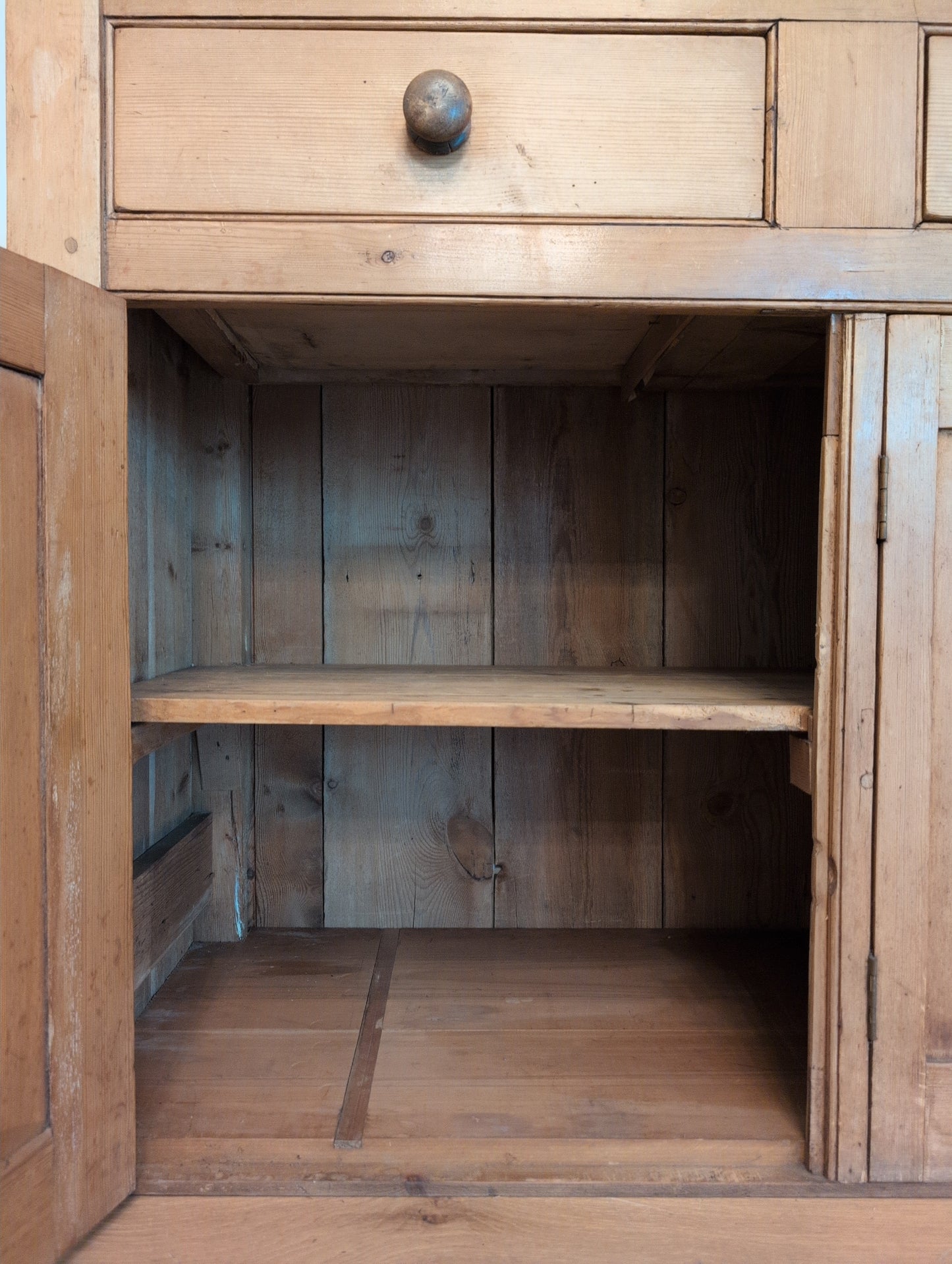 Majestic English Pine Hutch