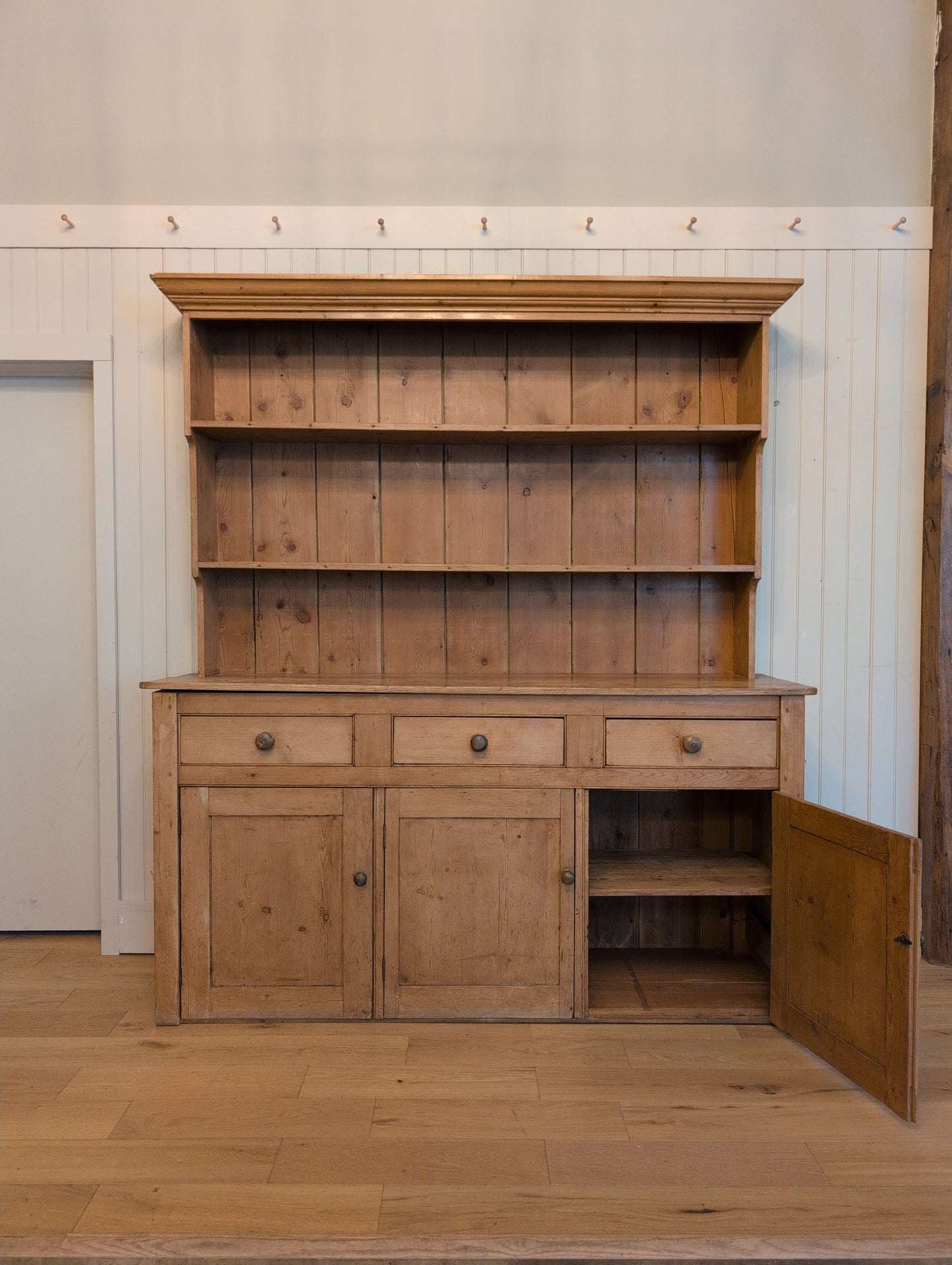 Majestic English Pine Hutch