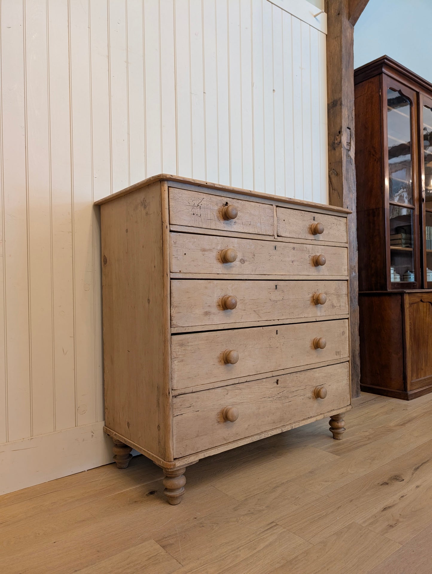2 Over 4 Chest of Drawers - Removable Feet