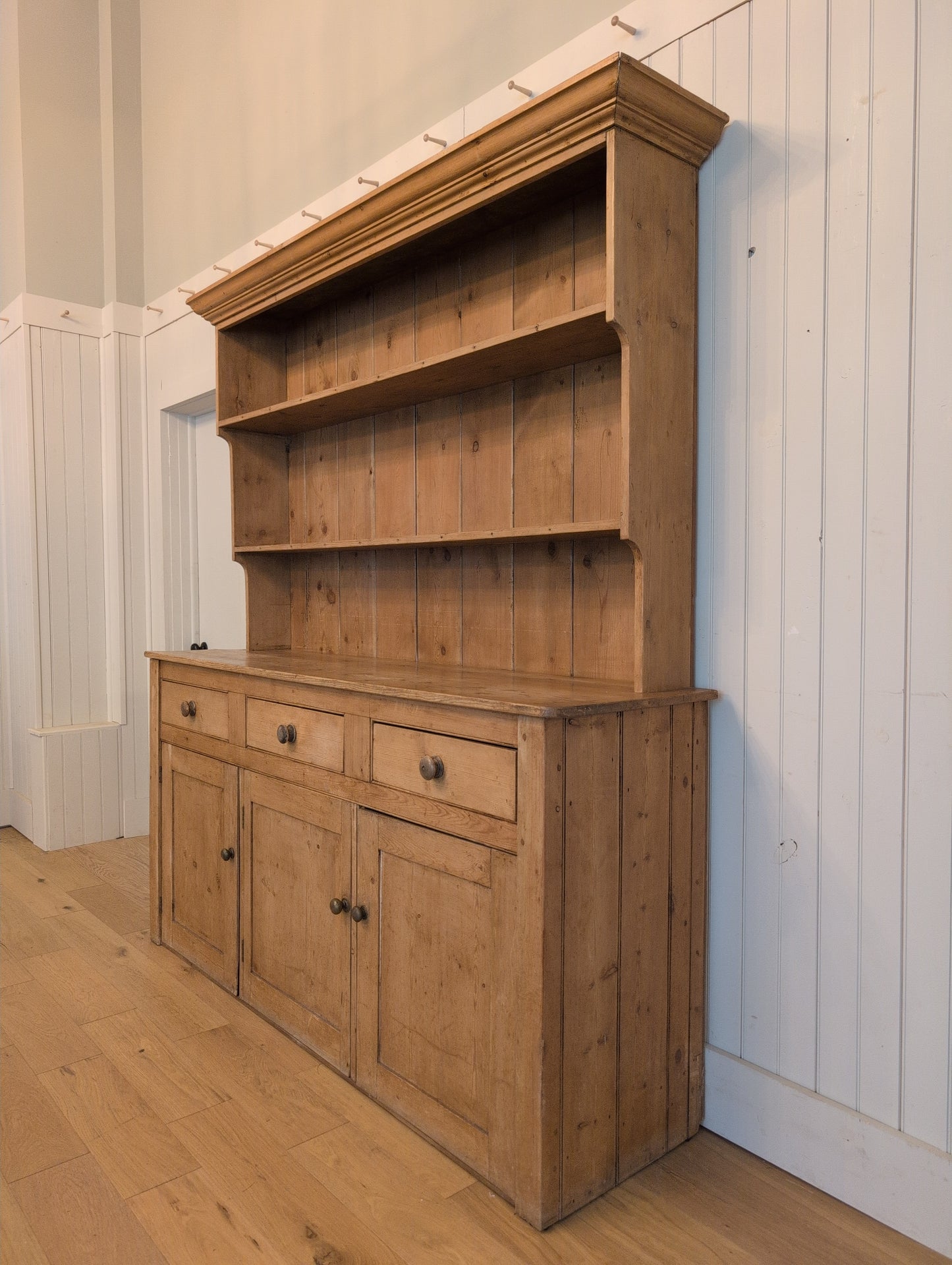 Majestic English Pine Hutch