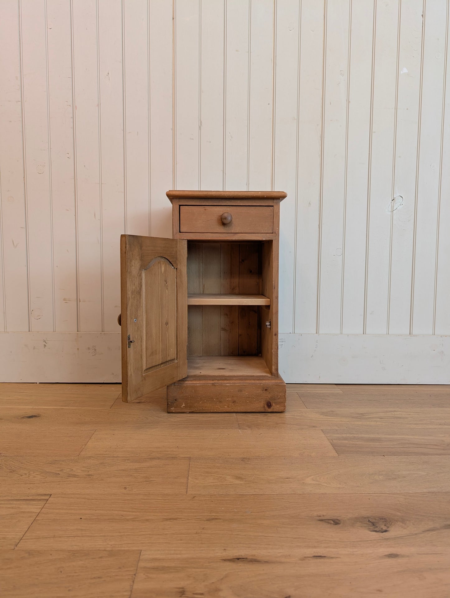 Single Door & Drawer Bedside Cupboard