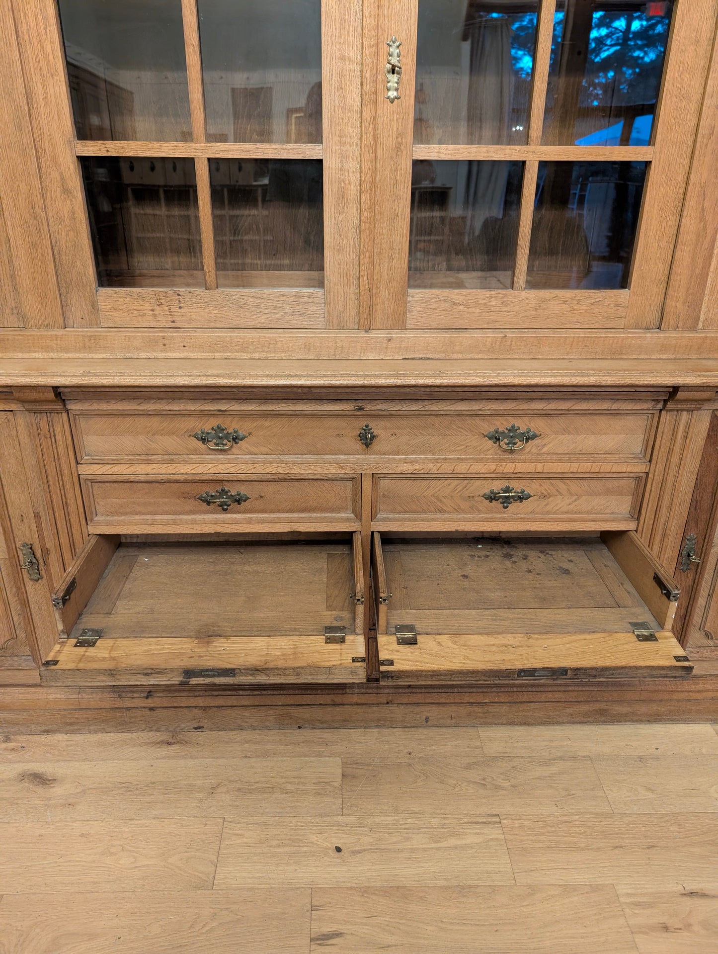 Arts and Crafts Oak Hutch