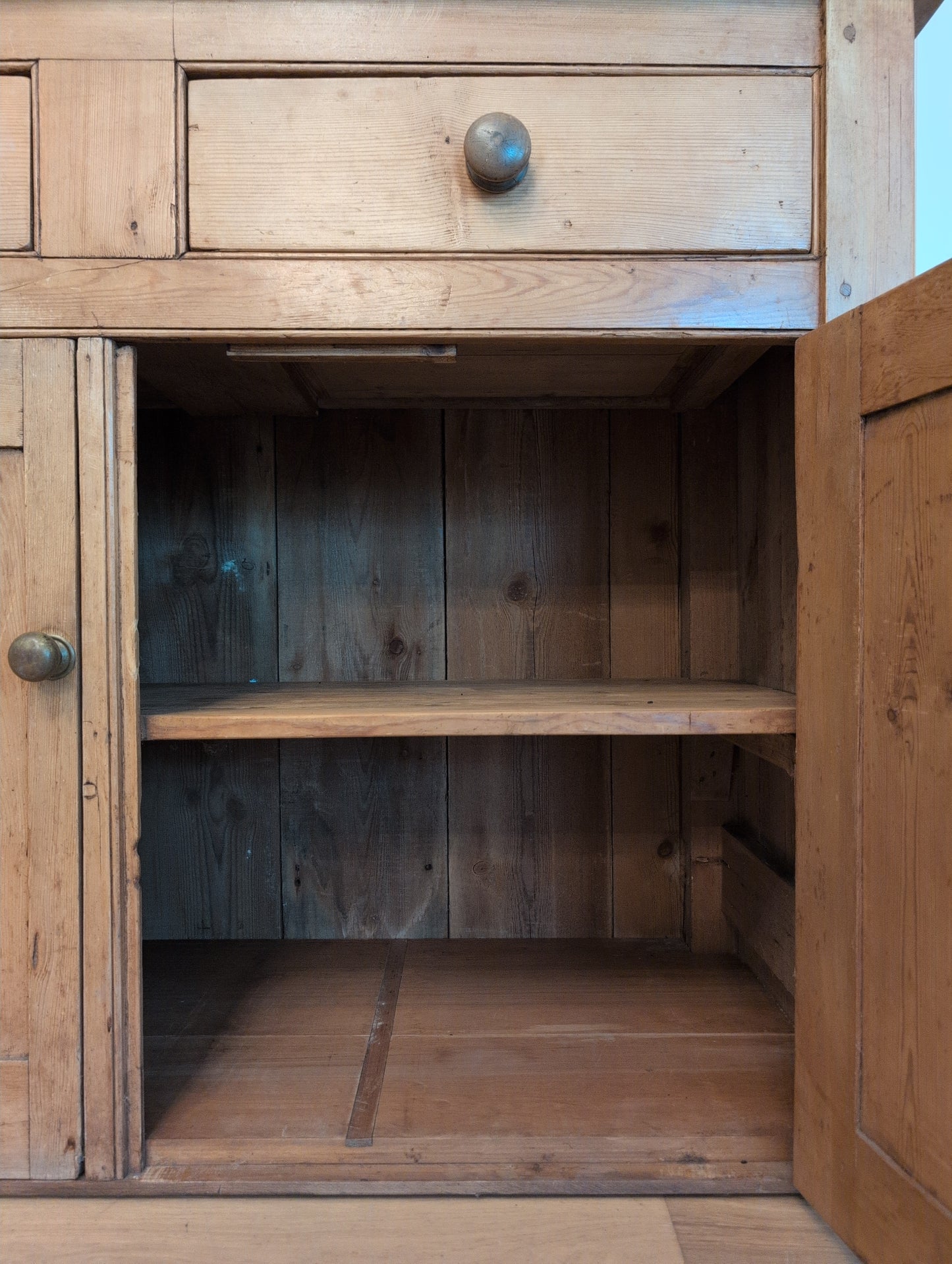 Majestic English Pine Hutch