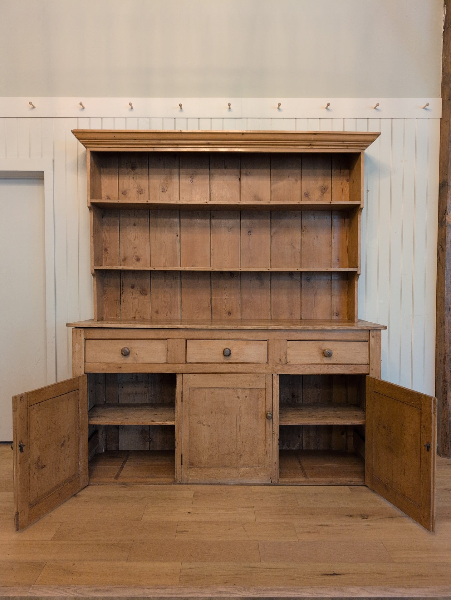 Majestic English Pine Hutch