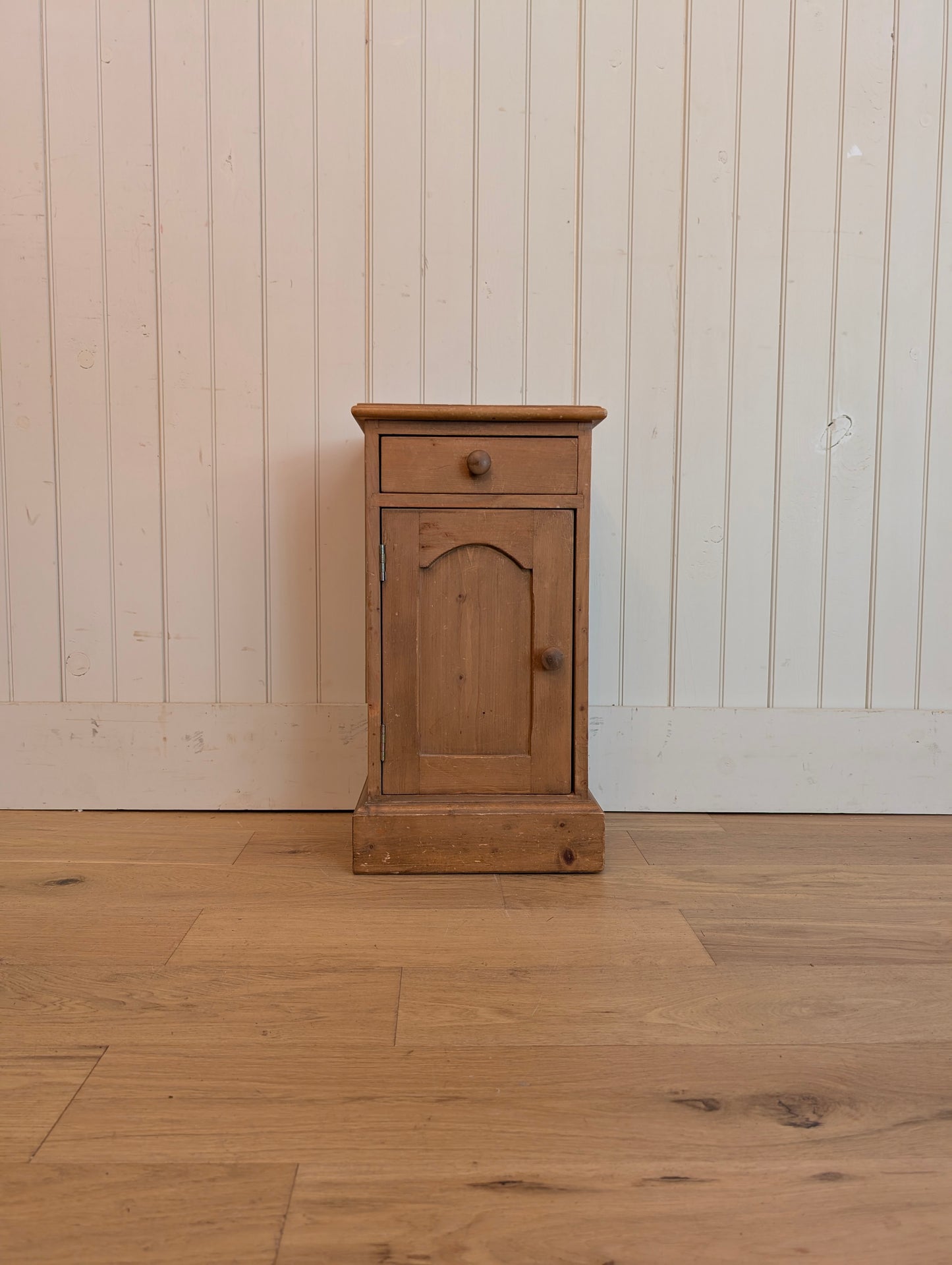 Single Door & Drawer Bedside Cupboard