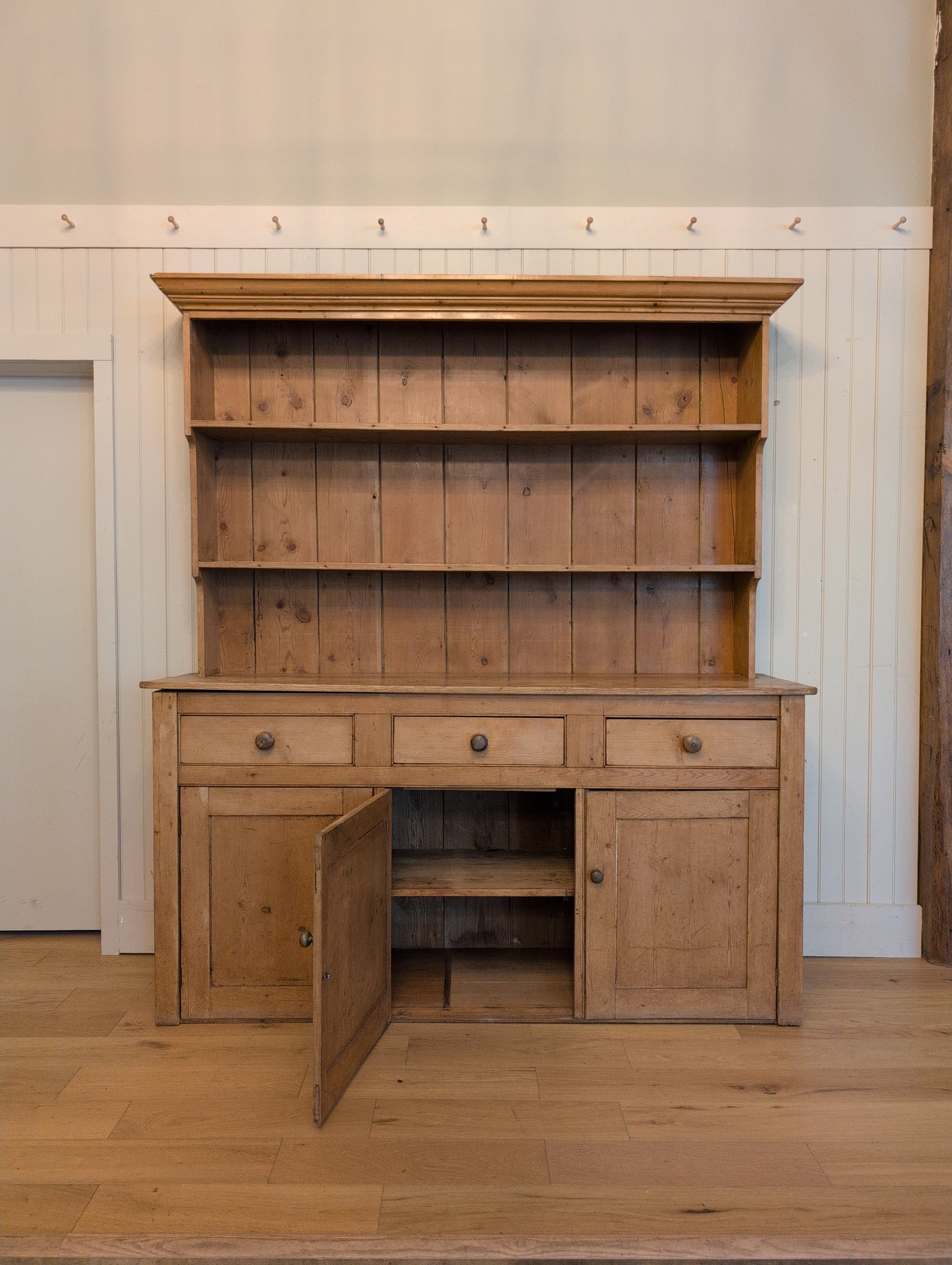 Majestic English Pine Hutch
