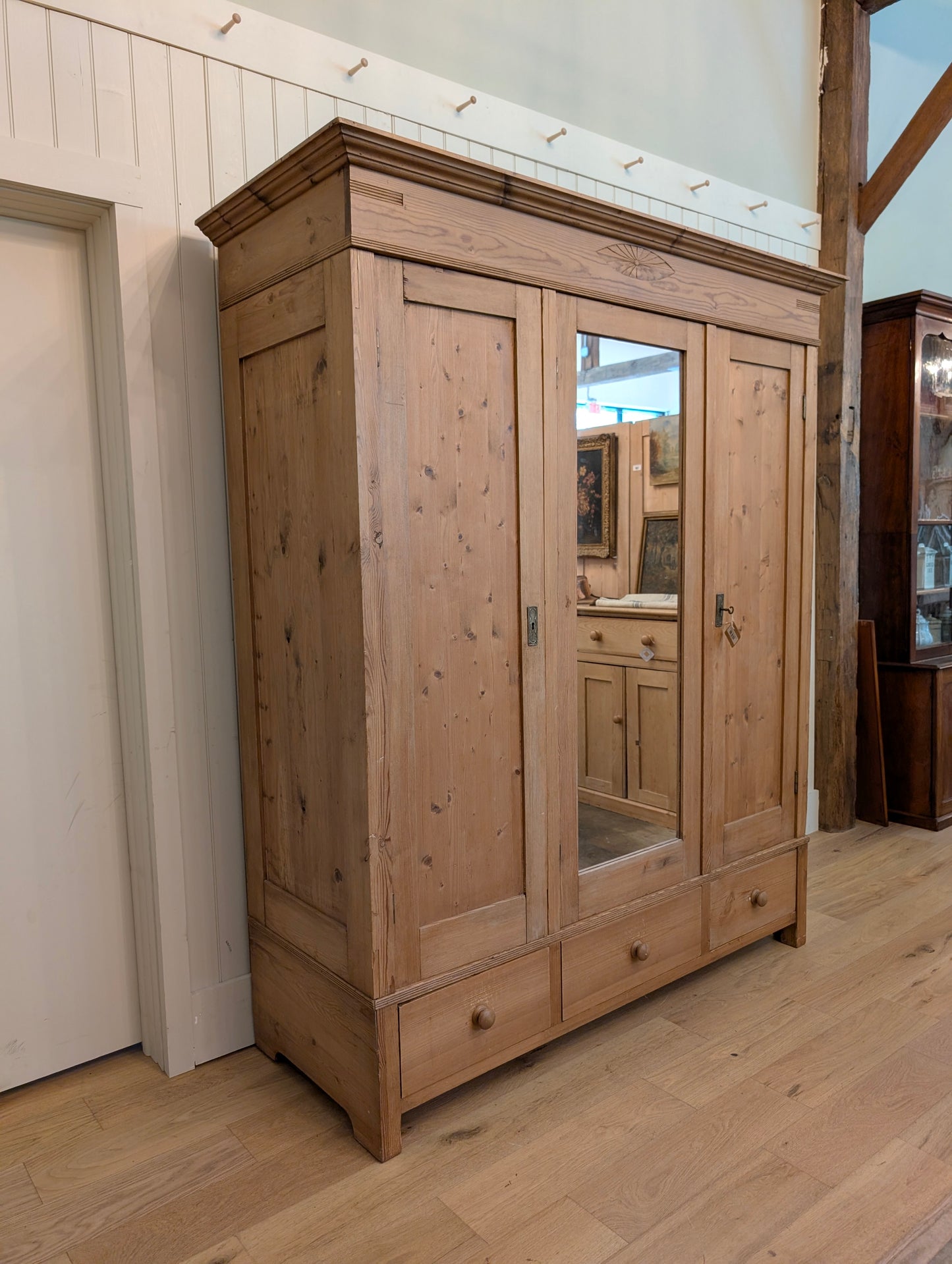 Scandinavian Knockdown Wardrobe w/Mirror