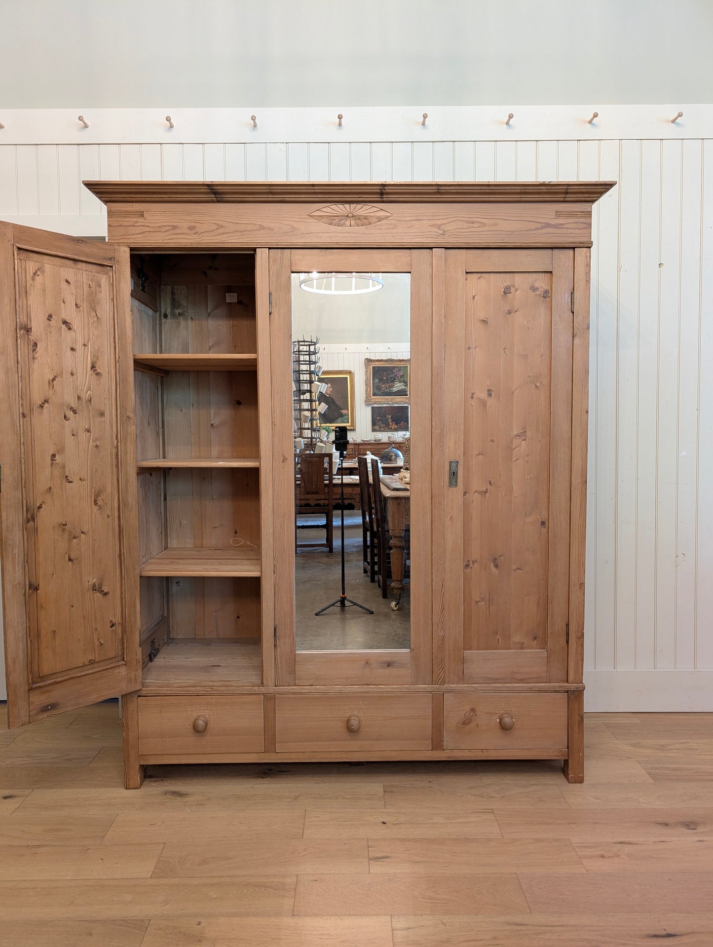 Scandinavian Knockdown Wardrobe w/Mirror