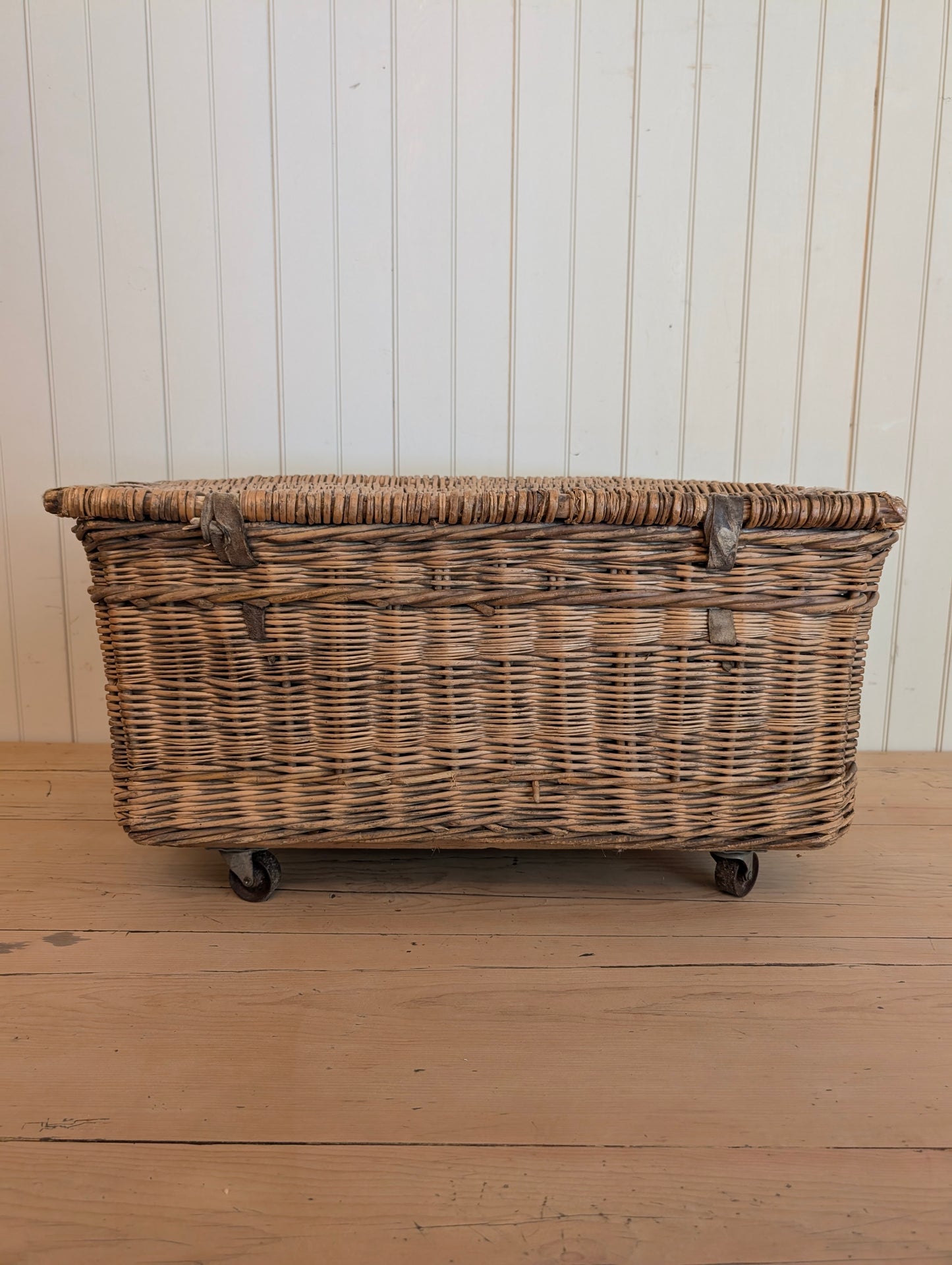 English Laundry Basket County Laundry