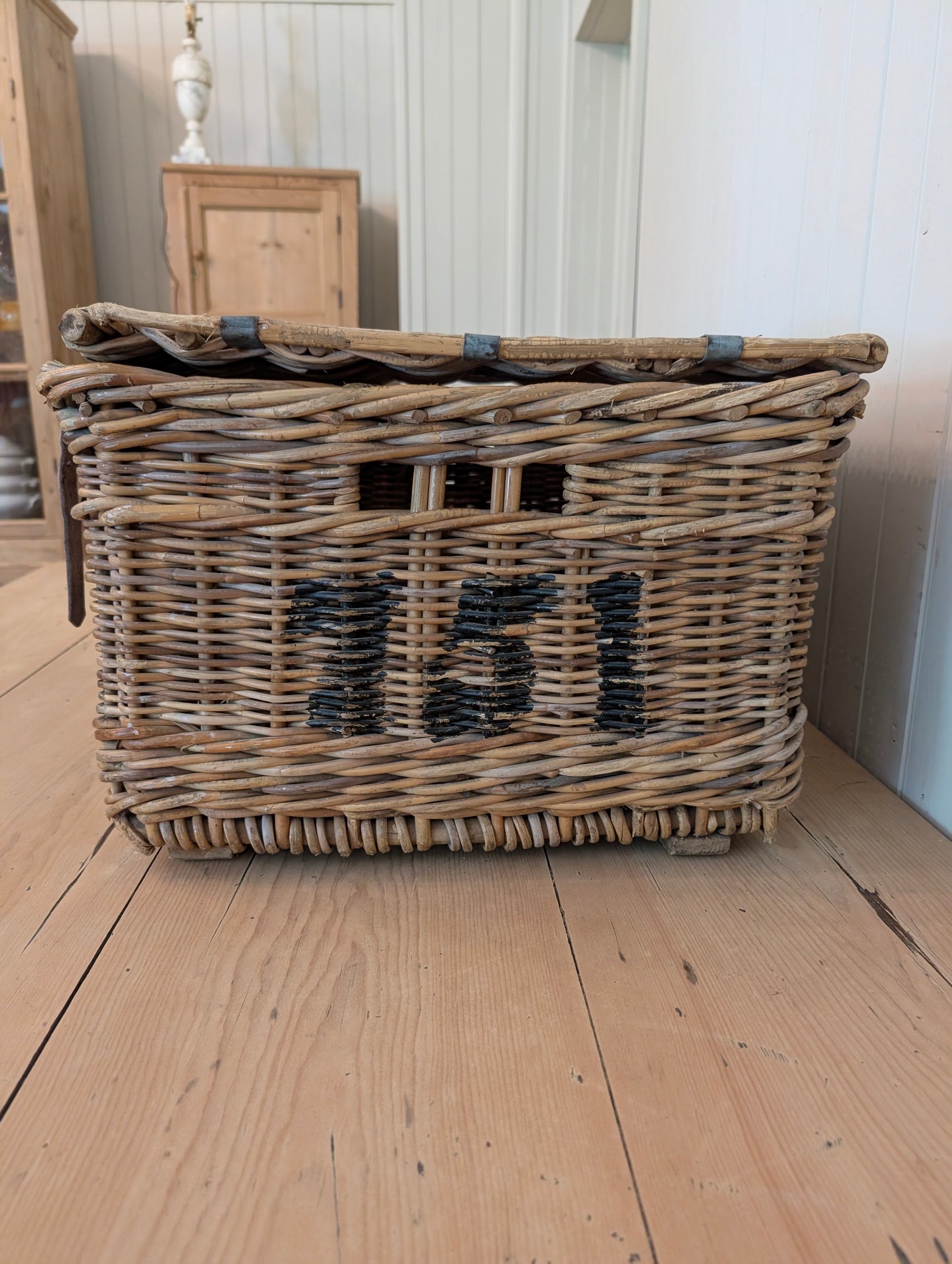English Laundry Basket Belgrave