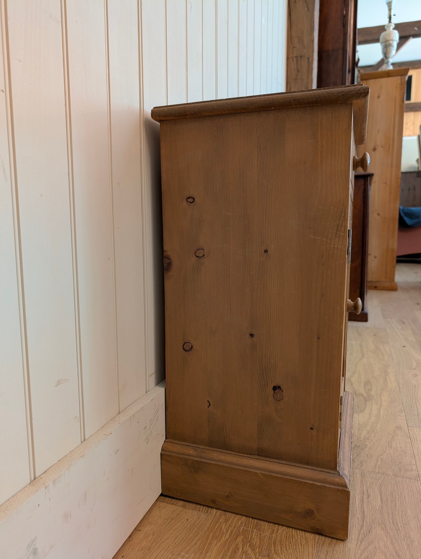 Single Door & Drawer Bedside Cupboard