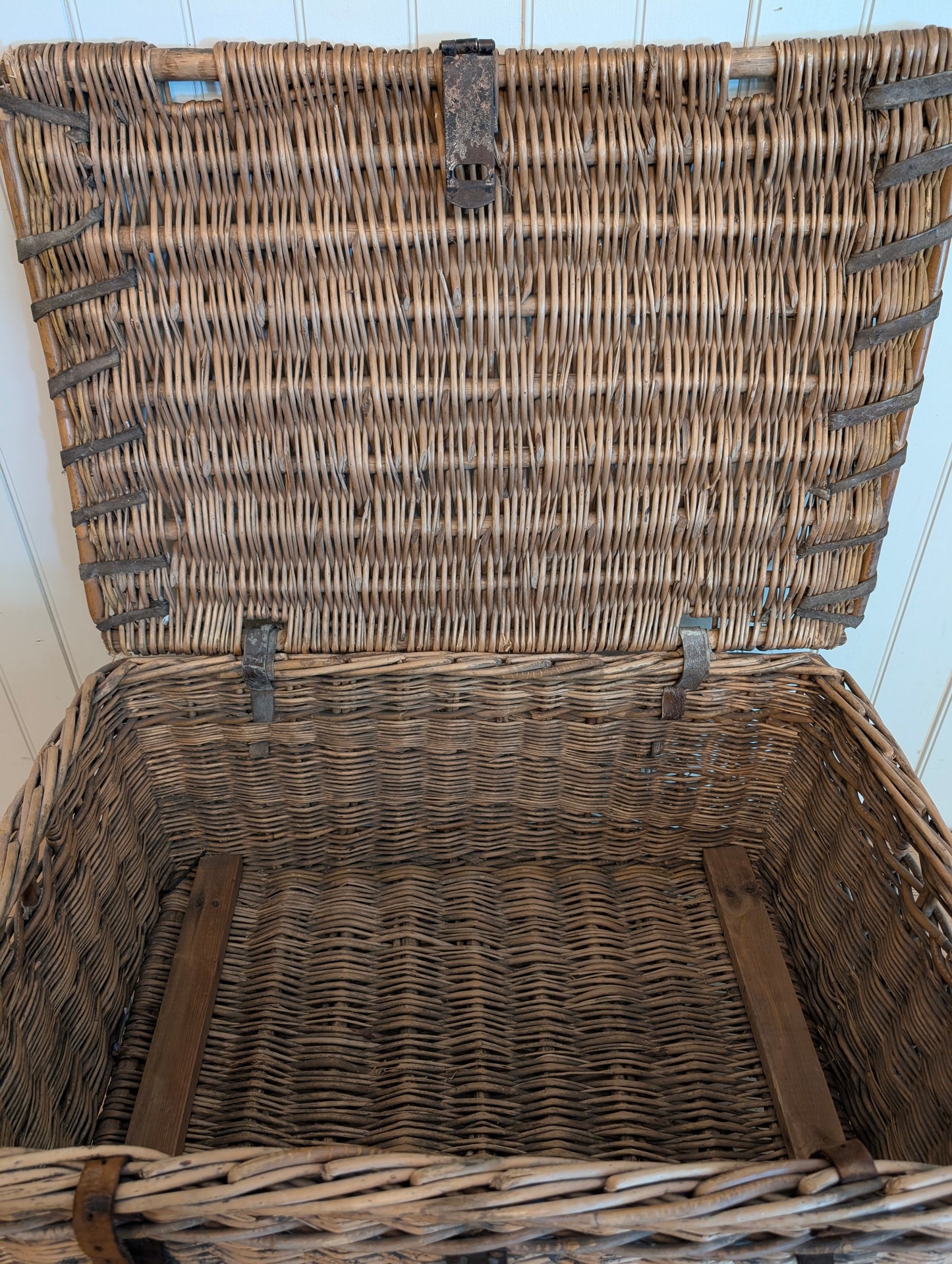 English Laundry Basket County Laundry