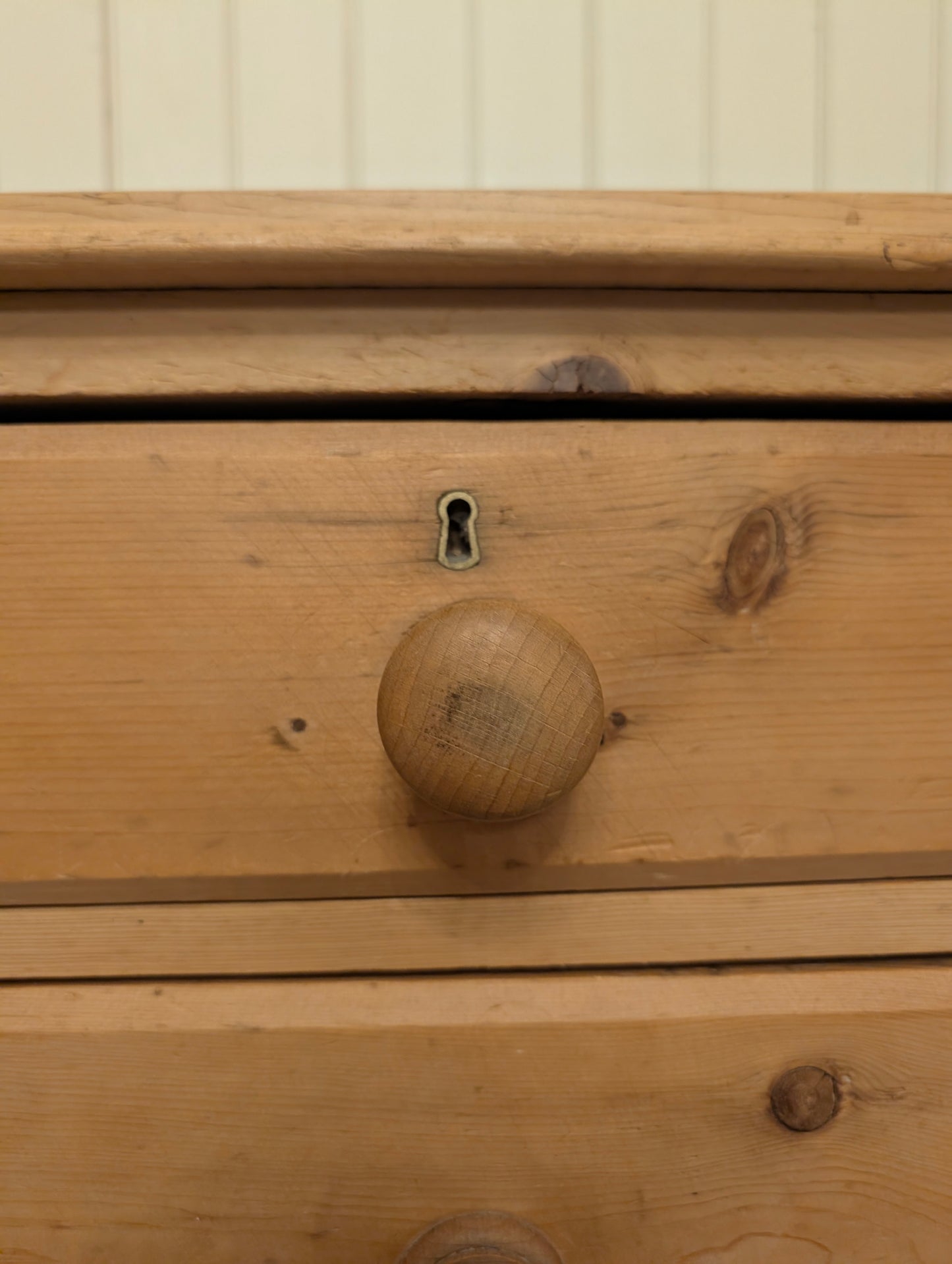 Handsome Pine 2 Over 3 Chest