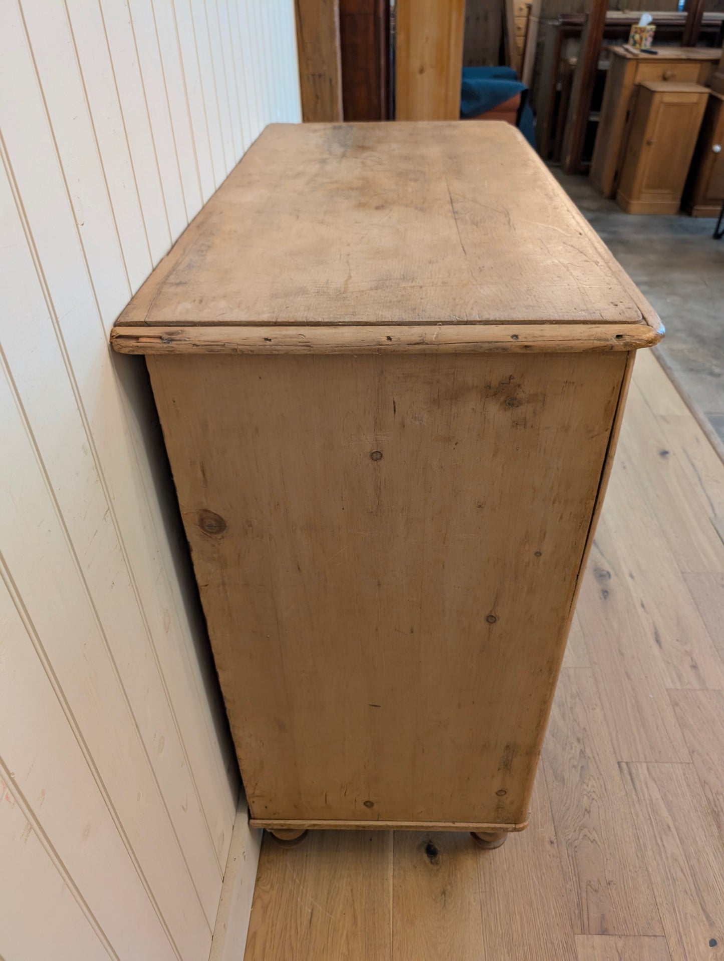 2 Over 4 Chest of Drawers - Removable Feet