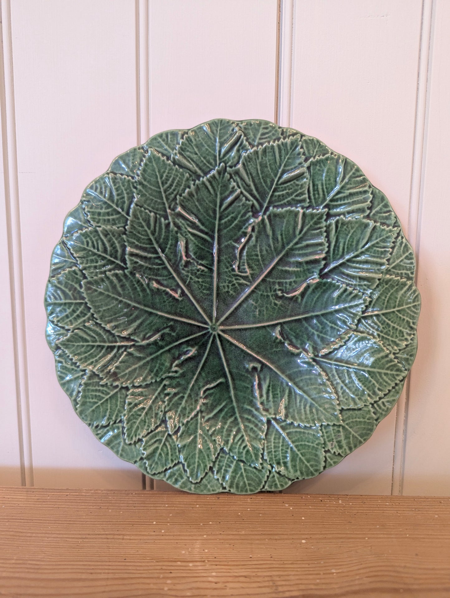 Wedgewood Overlapping Leaves Majolica Plate