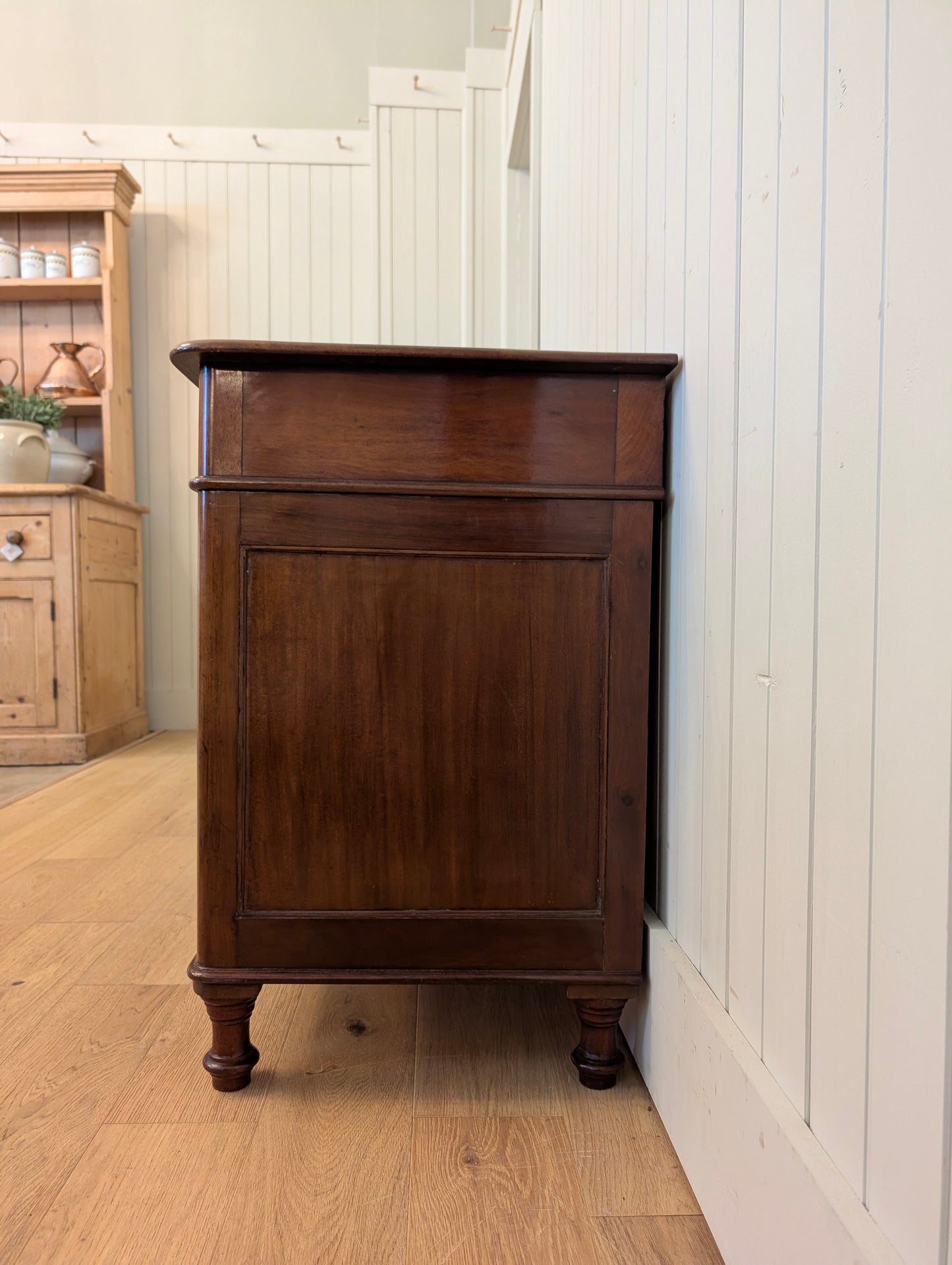 2 pc Mahogany Server