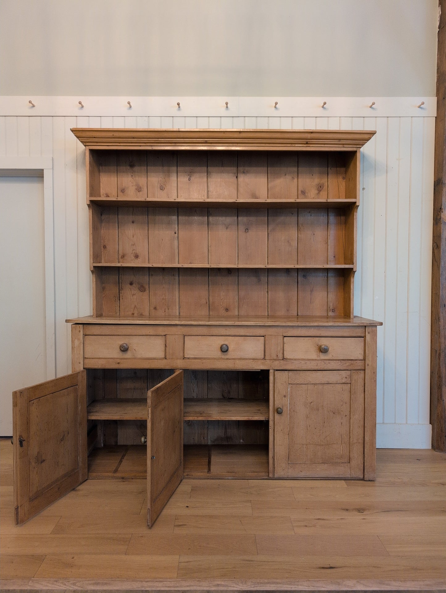Majestic English Pine Hutch
