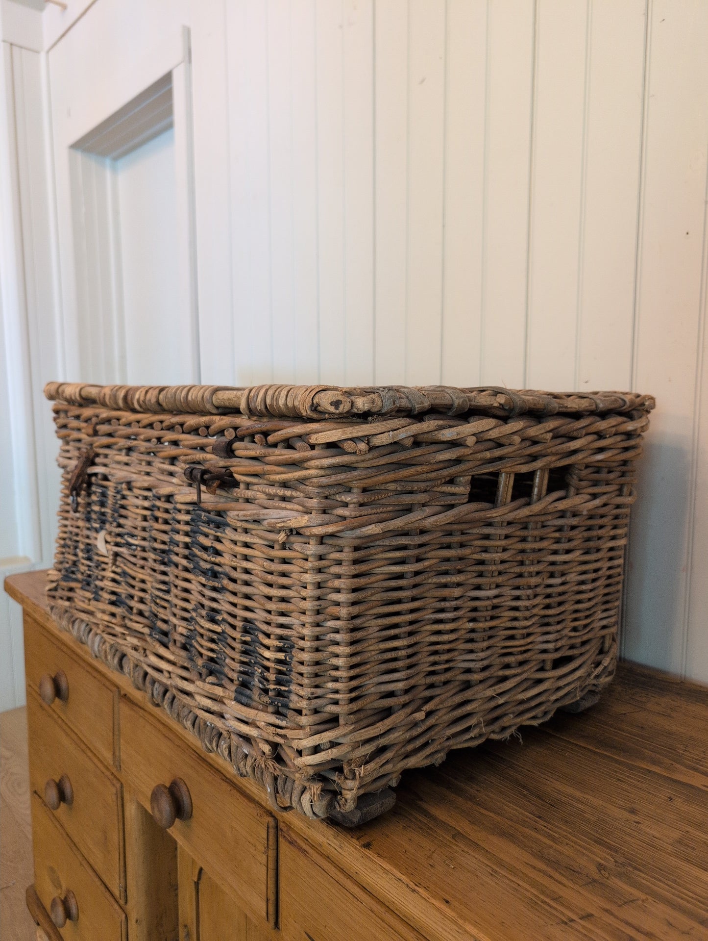English Laundry Basket Blue Dragon