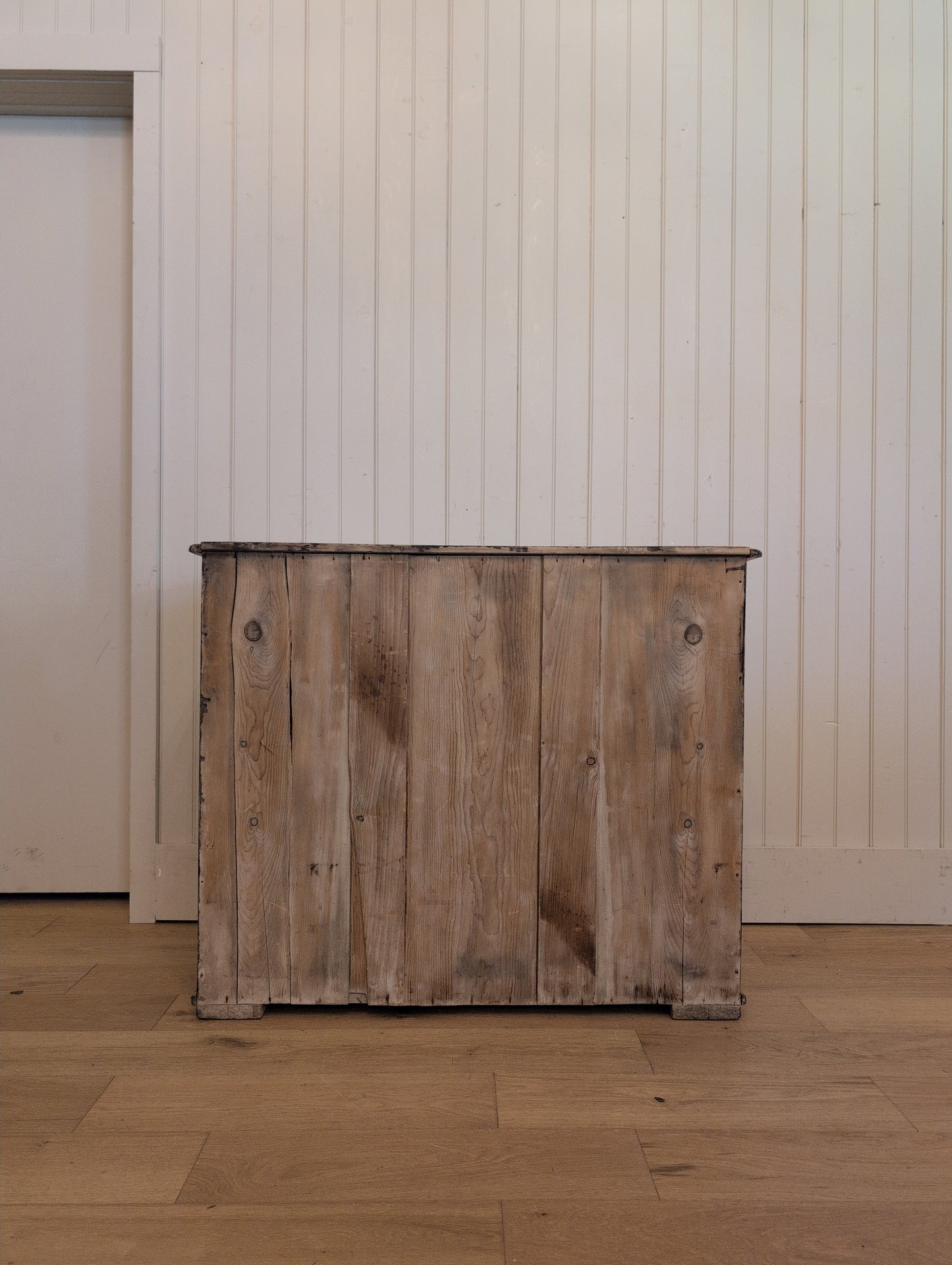 Stately 2 Over 3 Chest