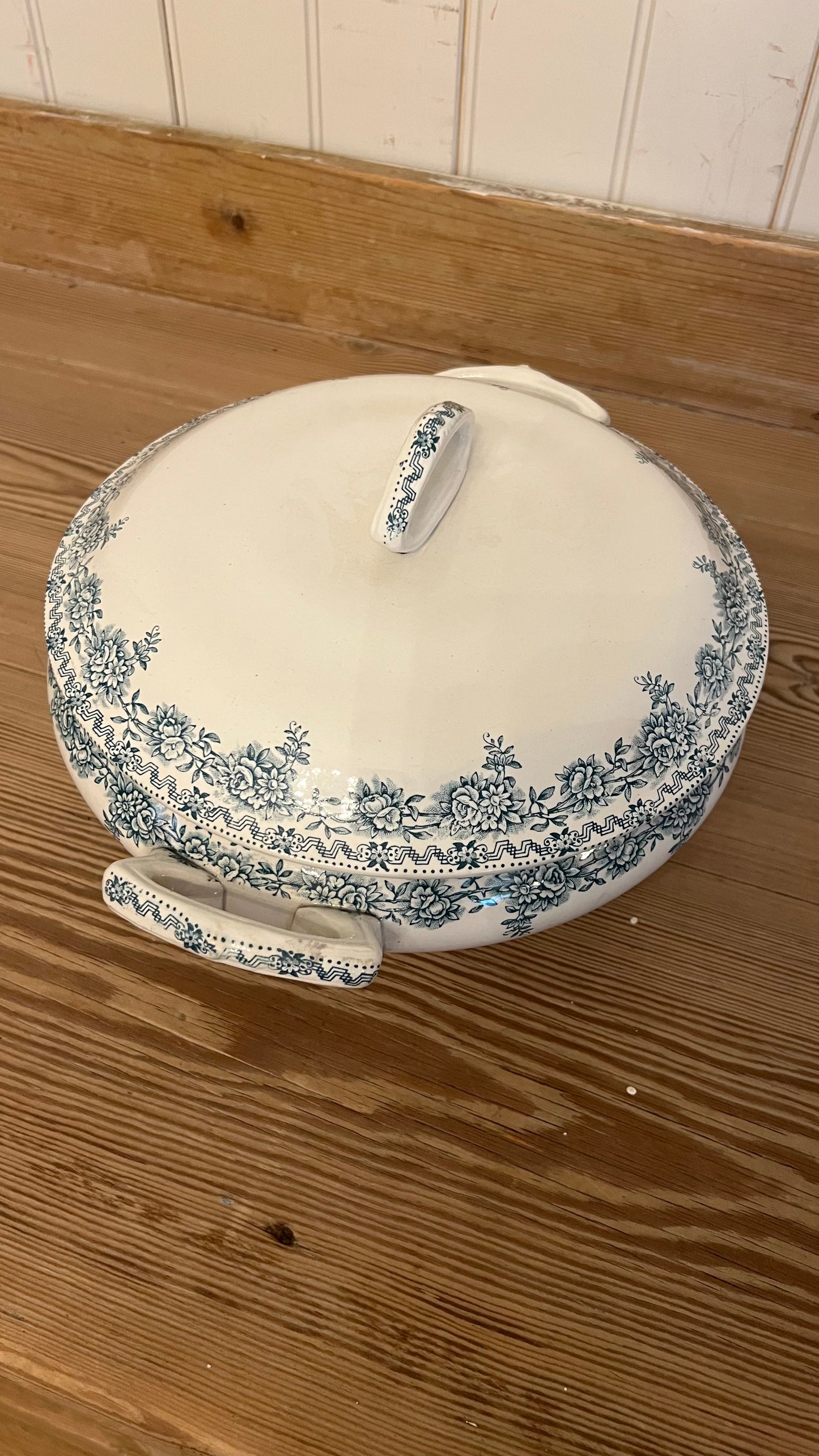 St. Amand Green Soupiere