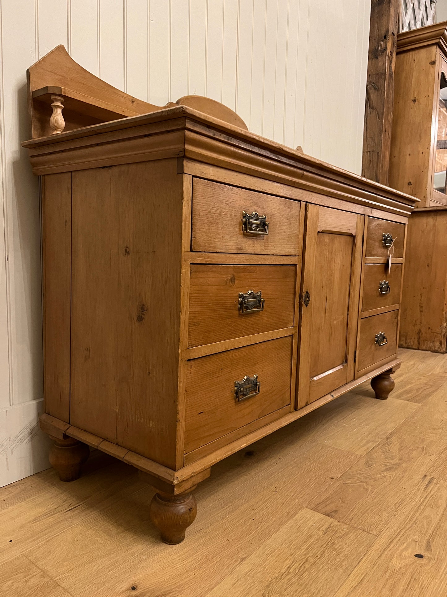 Petite Lincolnshire Sideboard