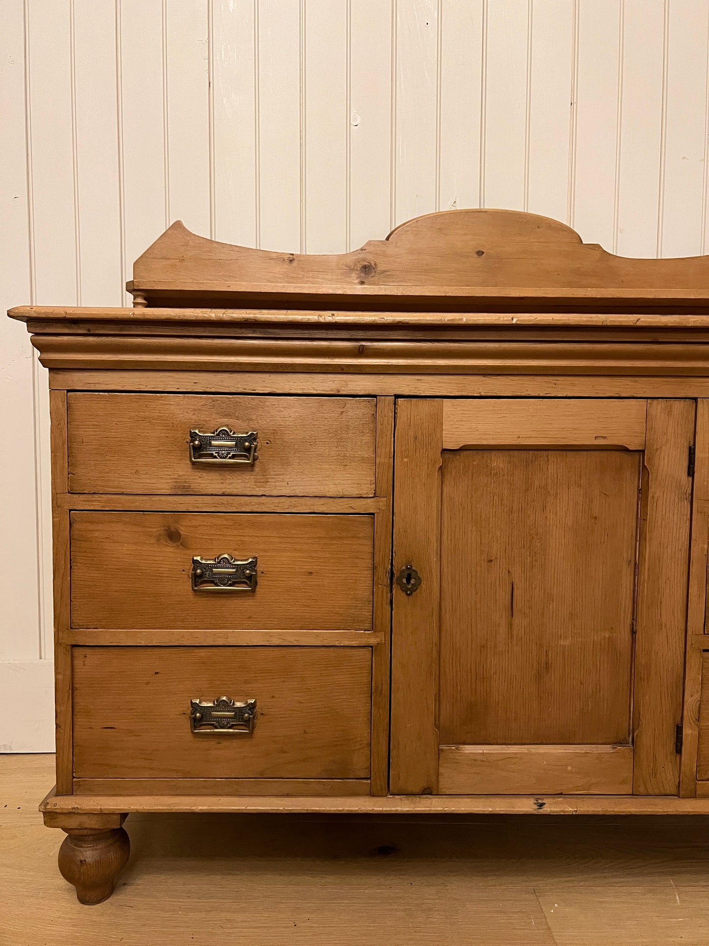 Petite Lincolnshire Sideboard