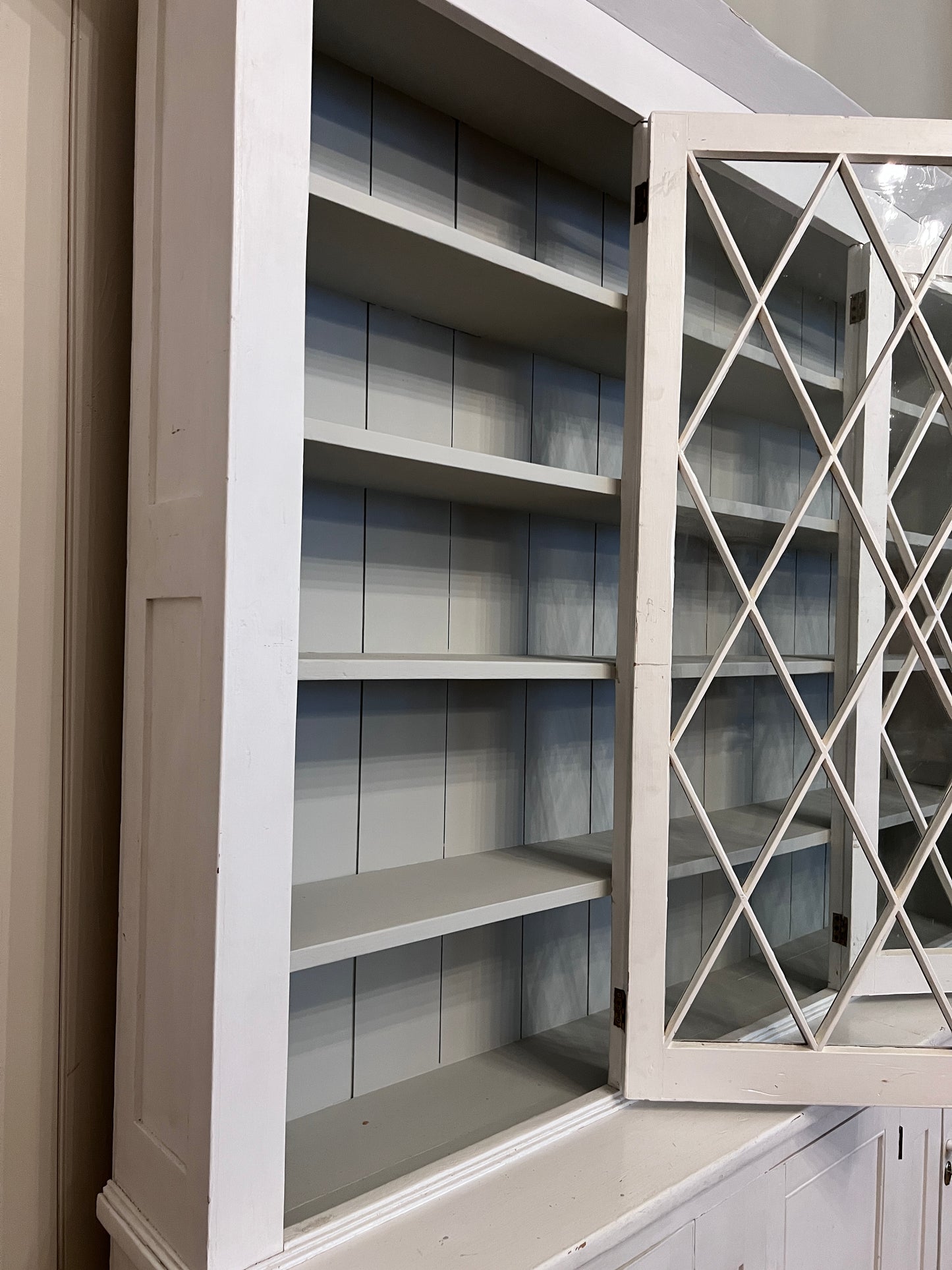 Diamond Pane Window Hutch