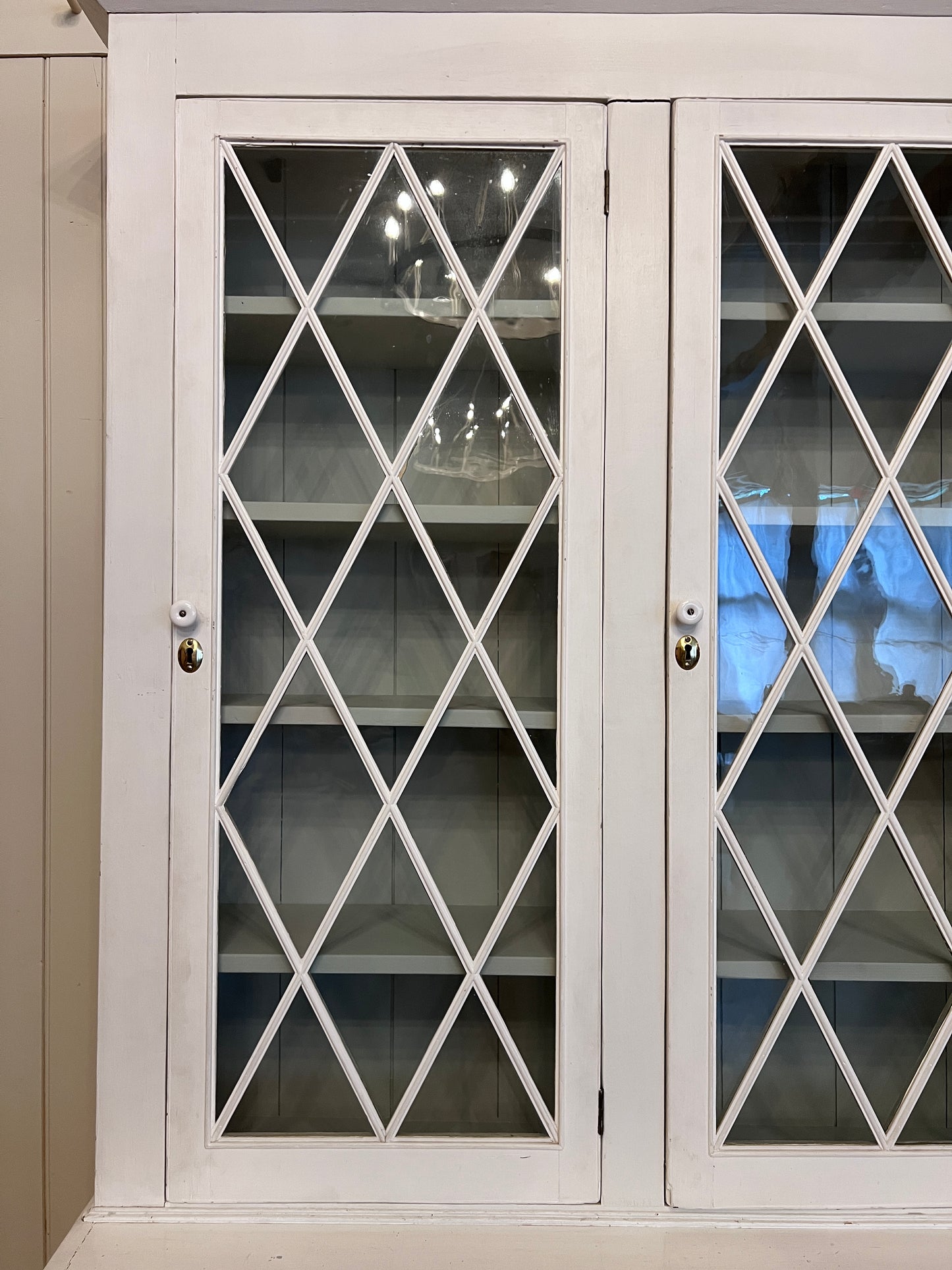 Diamond Pane Window Hutch