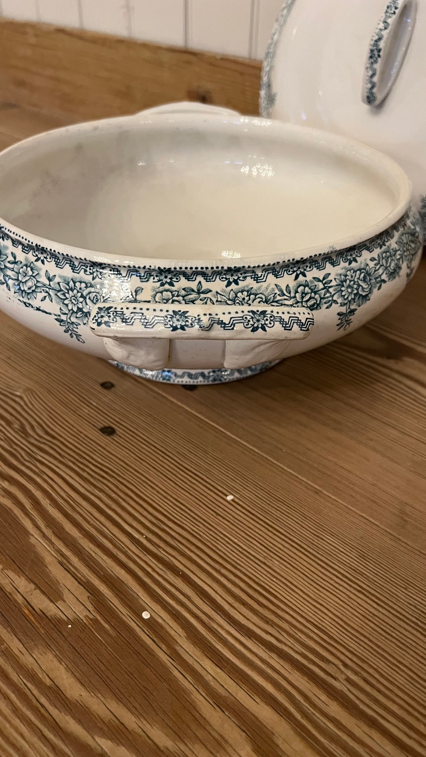 St. Amand Green Soupiere