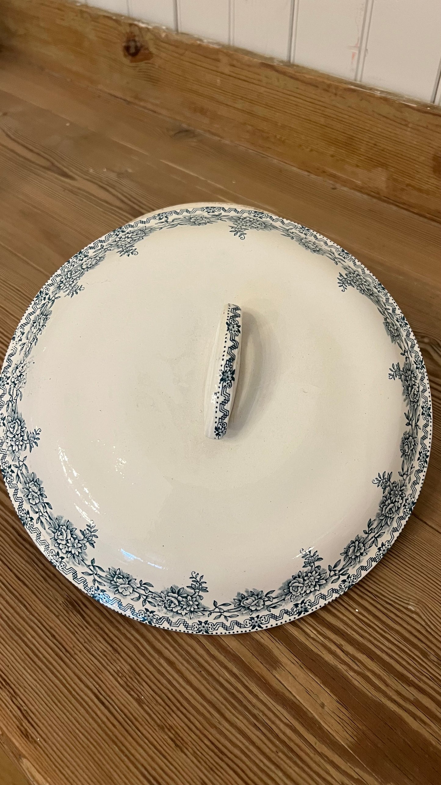 St. Amand Green Soupiere