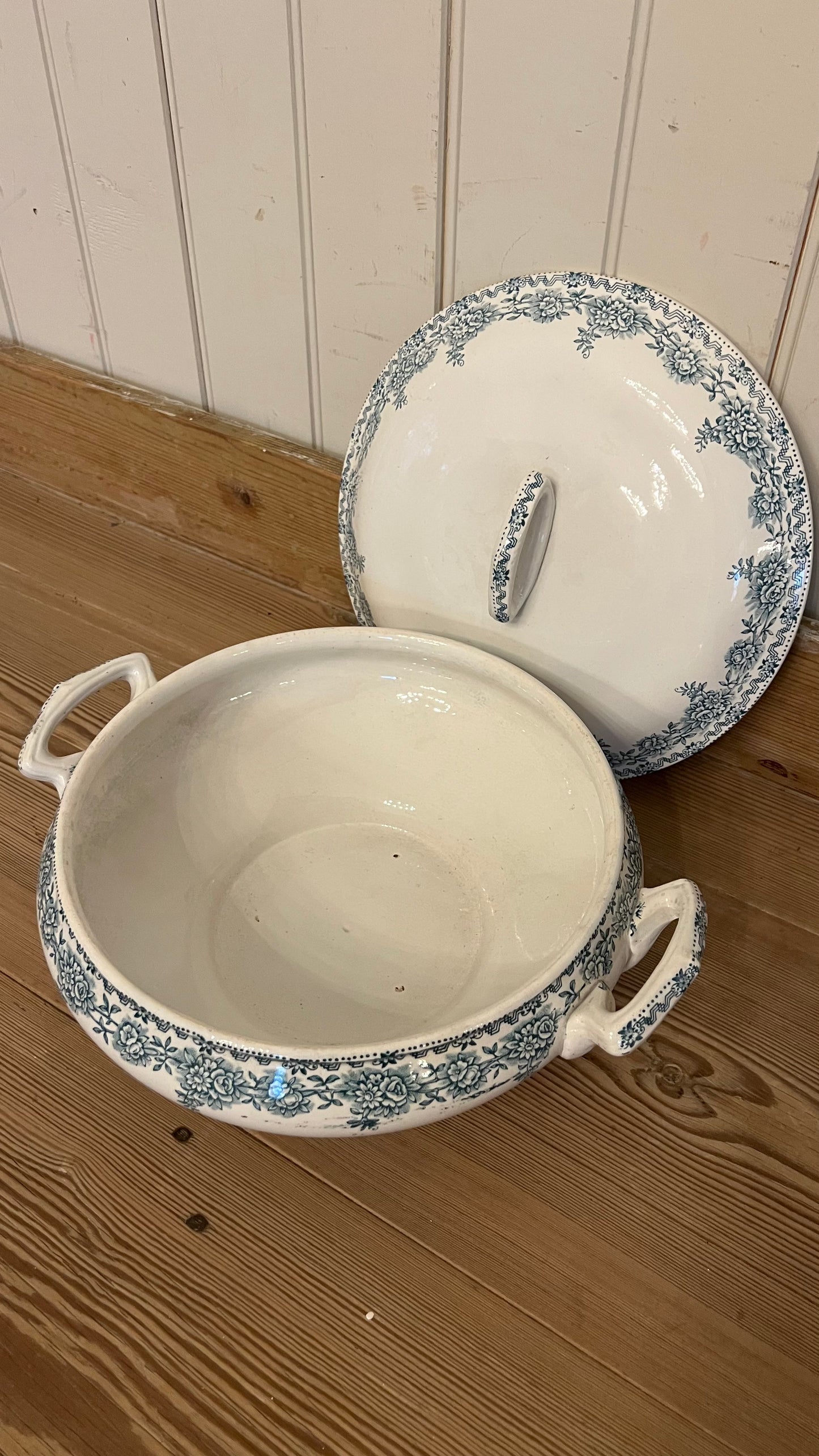 St. Amand Green Soupiere